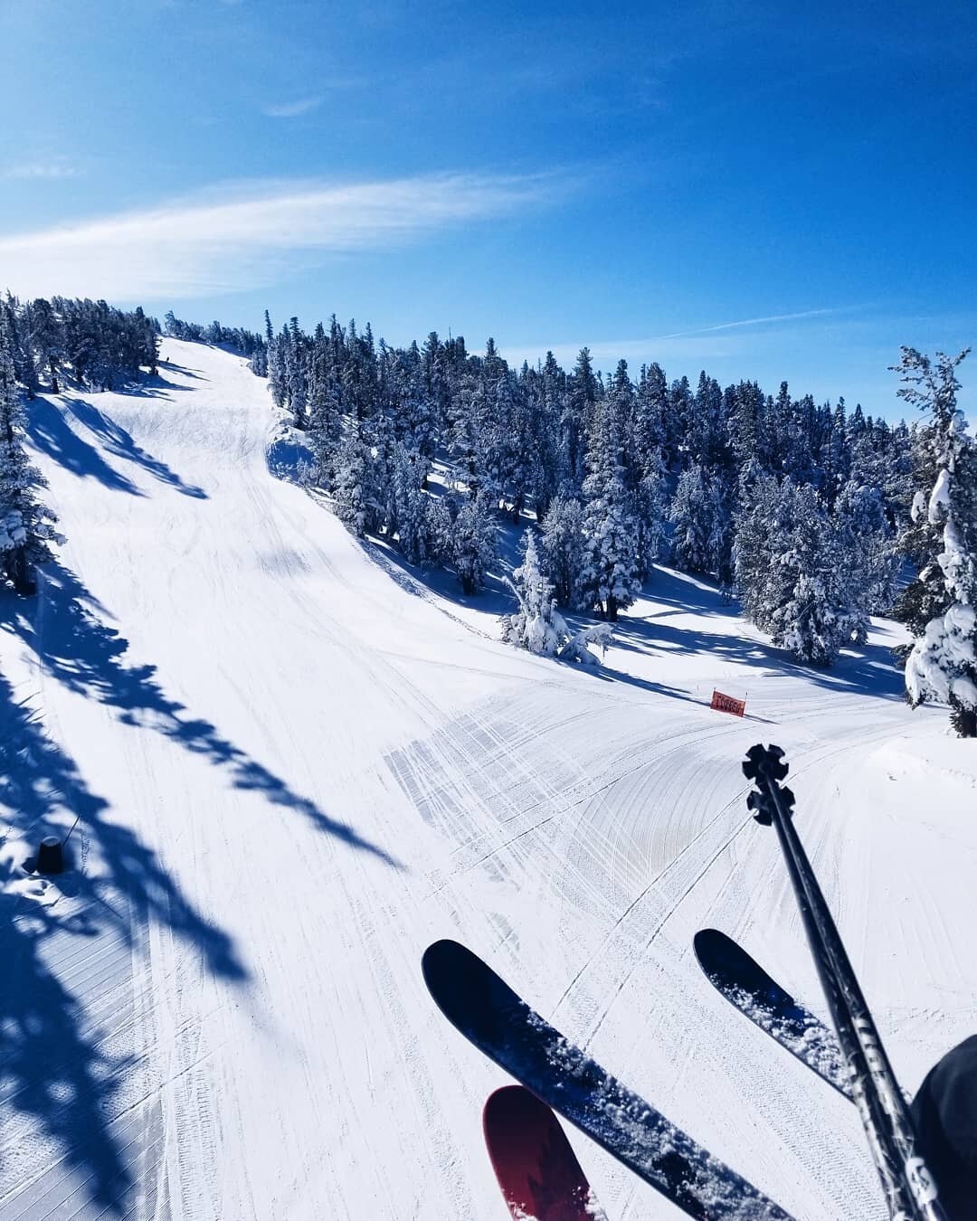 This is what a blue-bird day truly looks like. 😍❄ #skiheavenly #ski #tahoe #wintertahoe