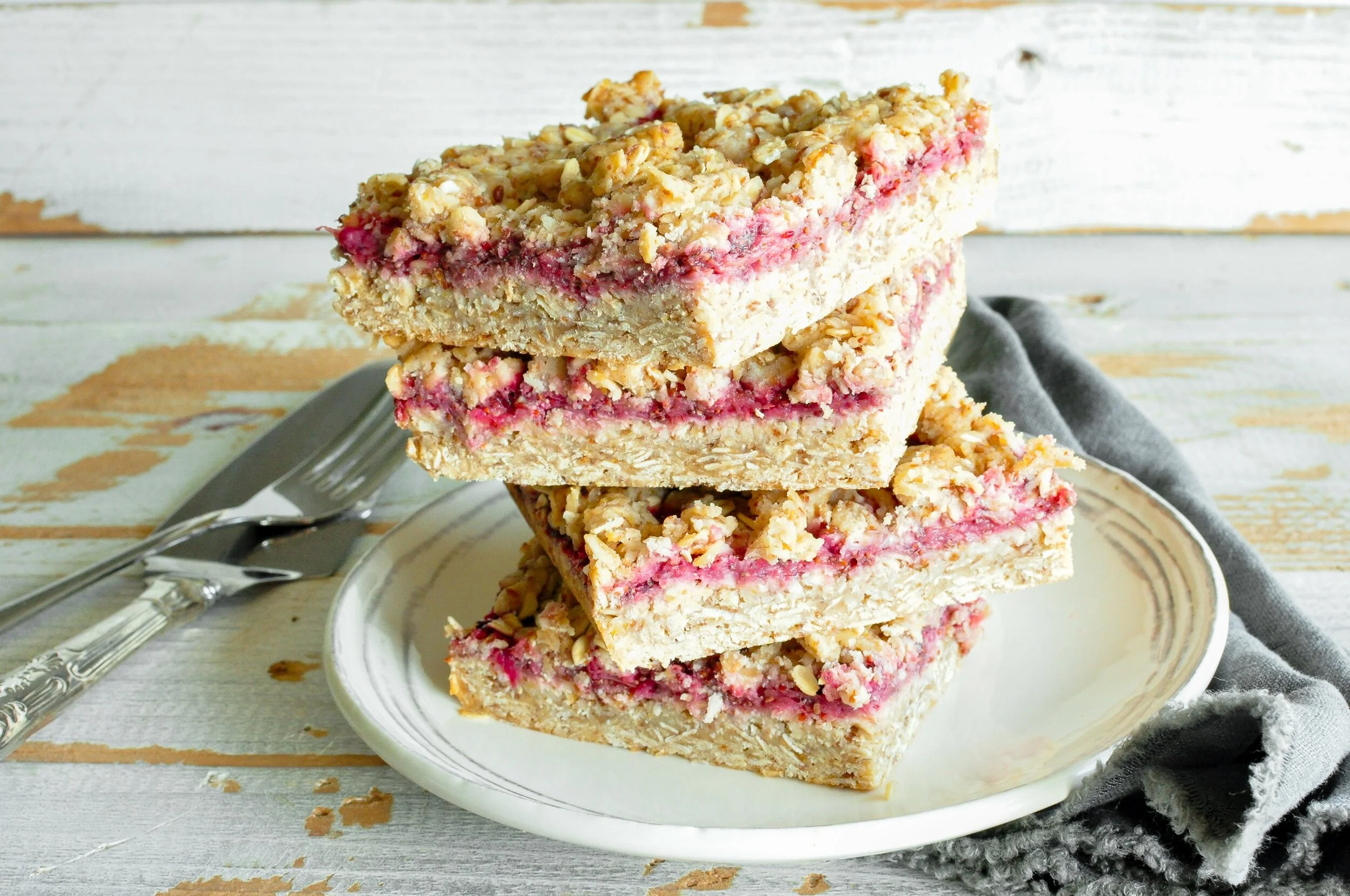 Gluten Free Chewy Oatmeal &amp; Strawberry Bars