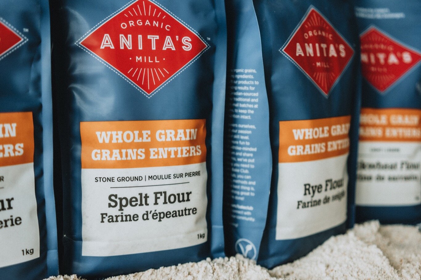 Anitas-Organic-Mill-Product-2020-whole-grain-spelt-flour-close-up-next-to-rye-web.jpg