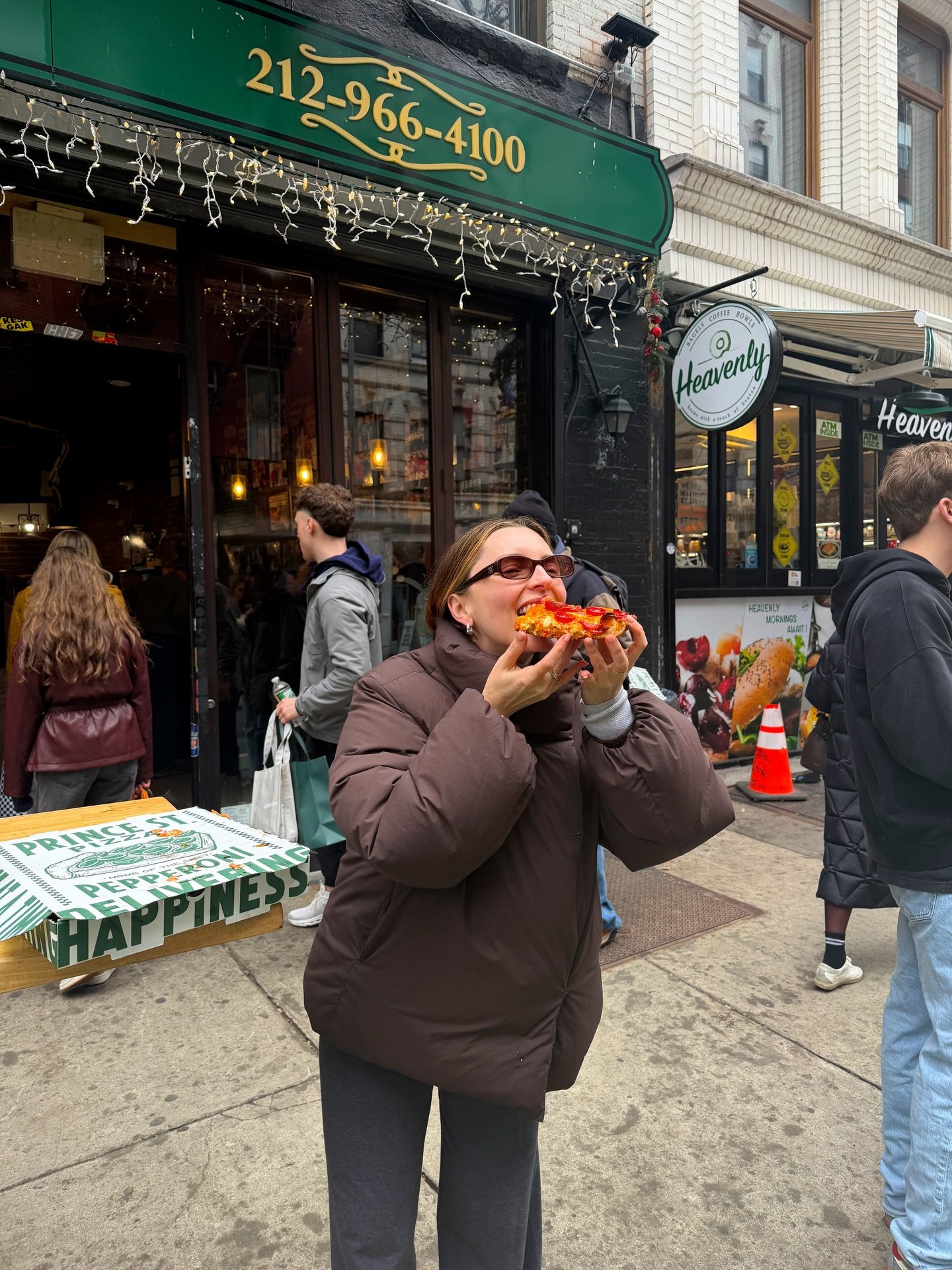 Not a single apple was eaten in the big 🍎.