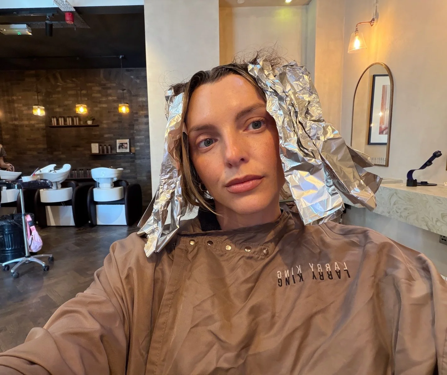 It&rsquo;s a process 💇🏼&zwj;♀️ with the dream team @harrietmuldoon @bucybones @larrykinglondon 💛

My natural colour is a bit ashy/flat so Harriet added some warmth to my base with a few blonde highlights for dimension. 

Lucy cut the perfect super