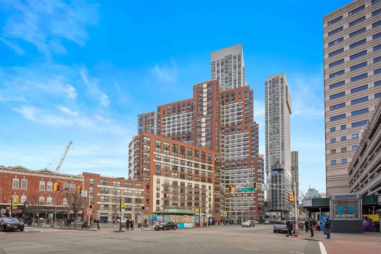 Grove Pointe Residences 