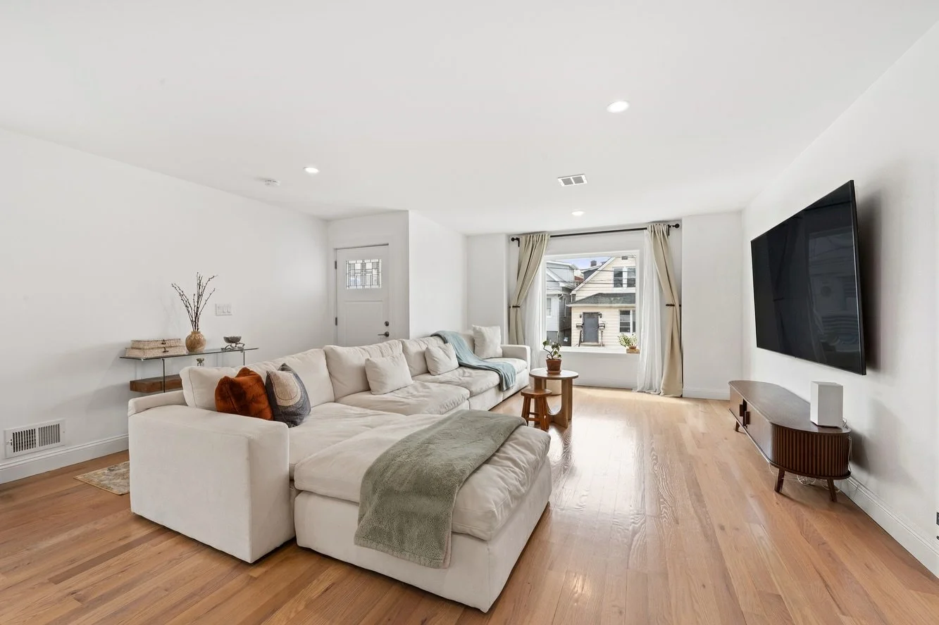 ✨ Coming Soon ✨

2022 smart home &bull; 2,762 sq ft &bull; 3 levels of modern luxury
Quiet street + easy NYC commute 👀

DM for more info🔑

#ComingSoon #OffMarket #SneakPeek #jerseyliving