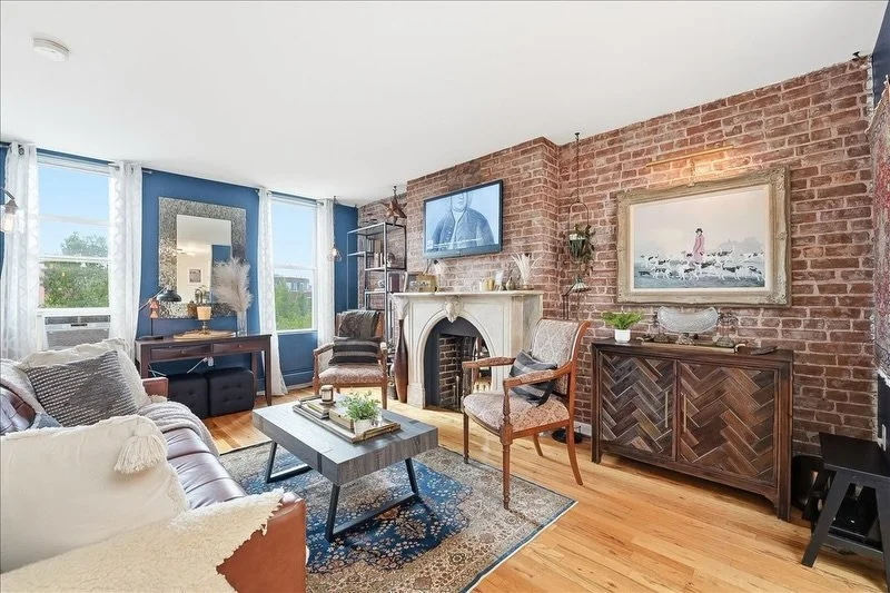 New Listing on coveted Garden Street ✨

This bright and airy top-floor 3BD/1BA in the heart of downtown Hoboken blends classic charm with modern updates just moments from the PATH.

Think exposed brick, hardwood floors, a stunning historic marble man