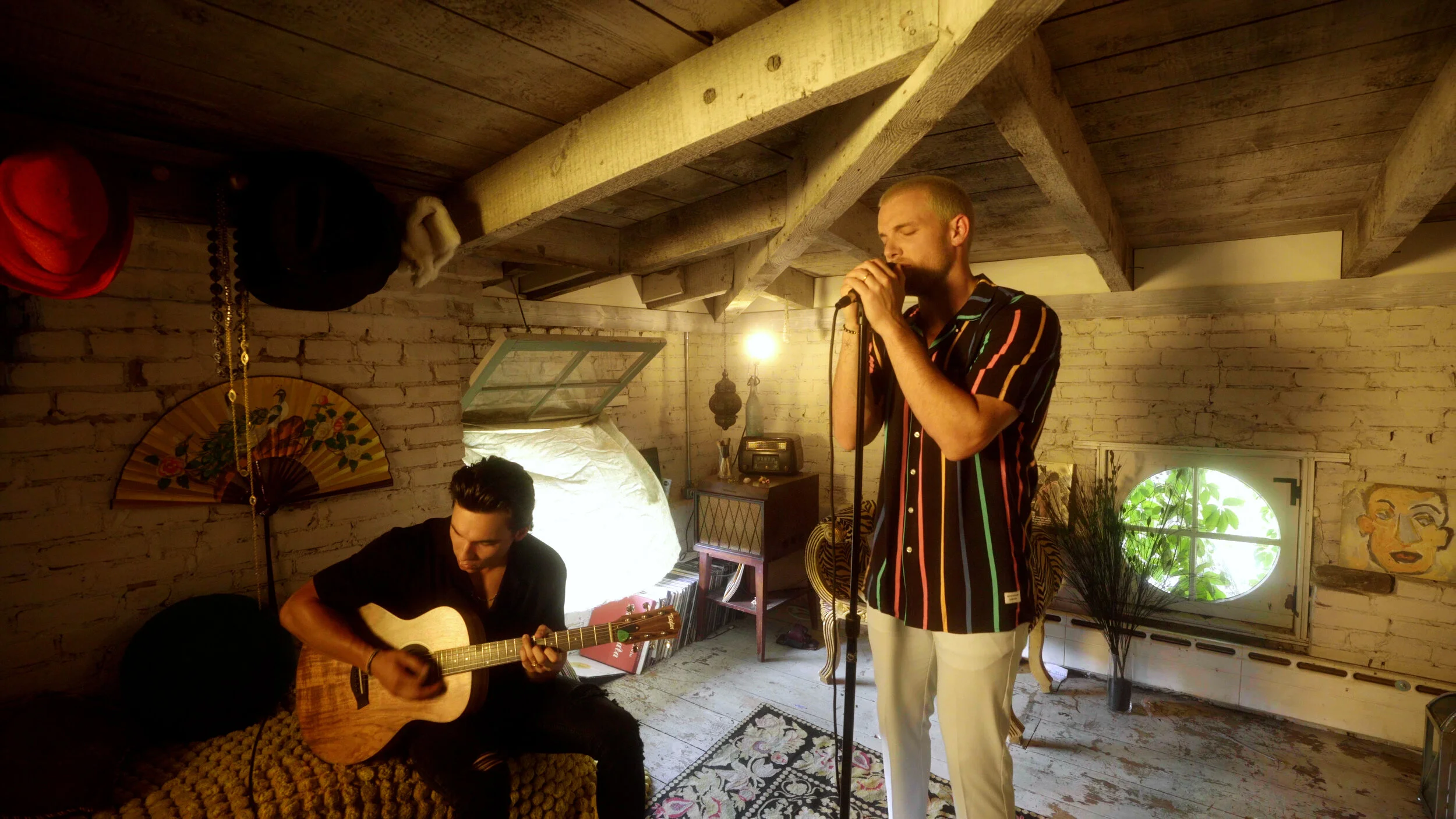 PARACHUTE ACOUSTIC