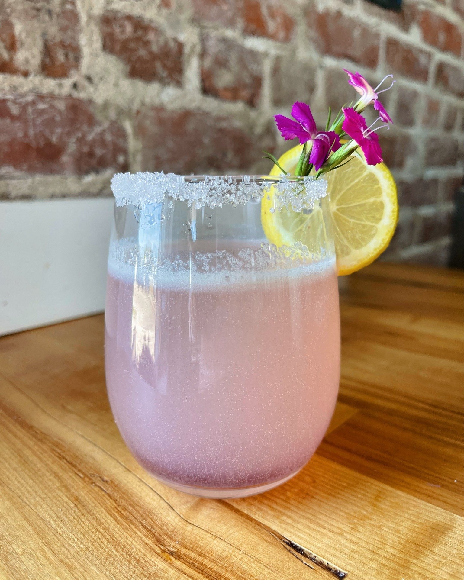 We are SPRINGing new mimosas on you starting today! They are pretty and so so yummy! 🍾✨

Lemon Lavender Mimosa: Lavender Syrup, Prosecco &amp; lemonade🍋
Fros&eacute;: Ros&eacute;, Strawberries, Sugar. (Available for takeout)🍓
Brunch Punch: Raspber