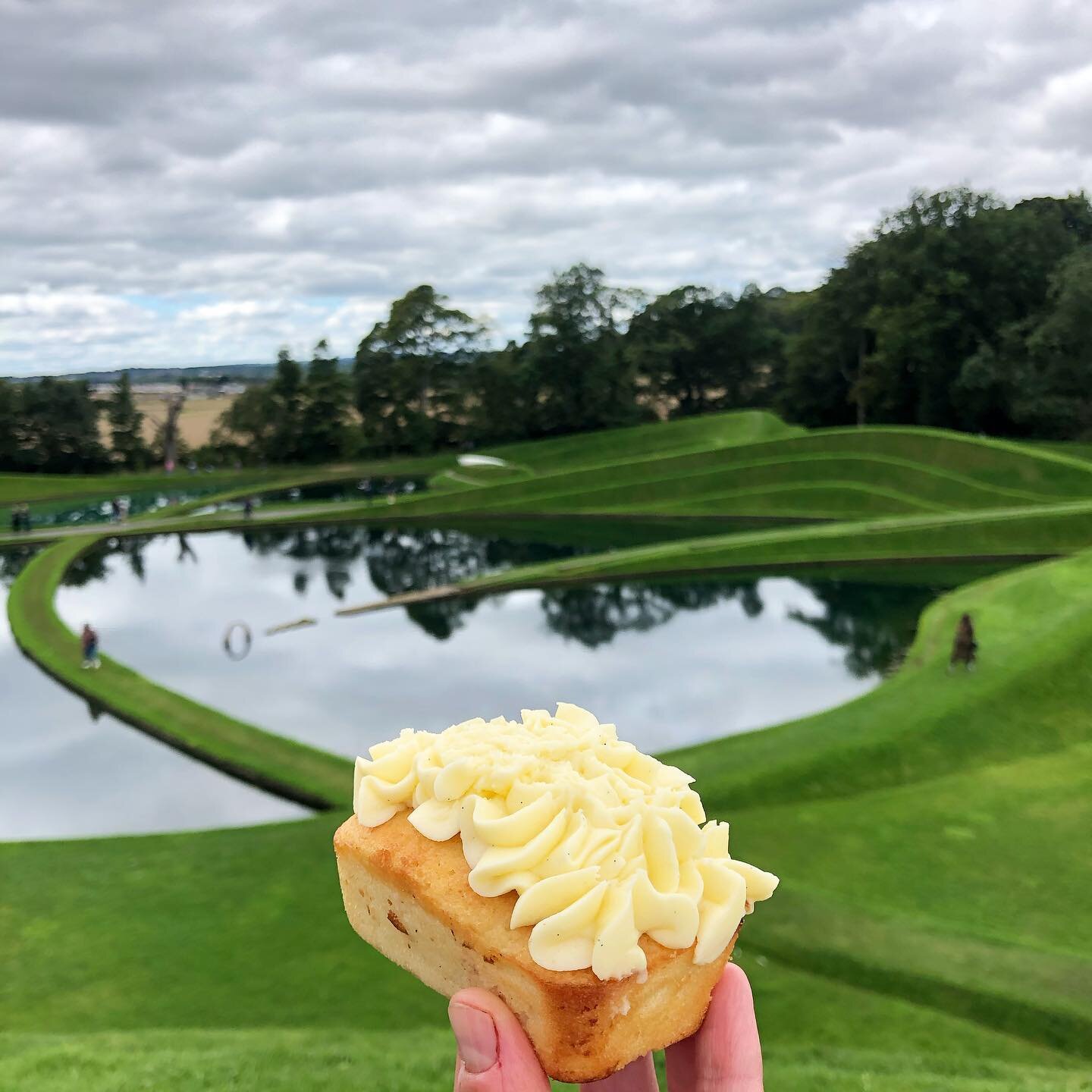 Annual pilgrimage to @jupiterartland 😊

#edinburgh #jupiterartland #nofilter #keepwestlothianweird #sukibakesonthetown #travelingcake