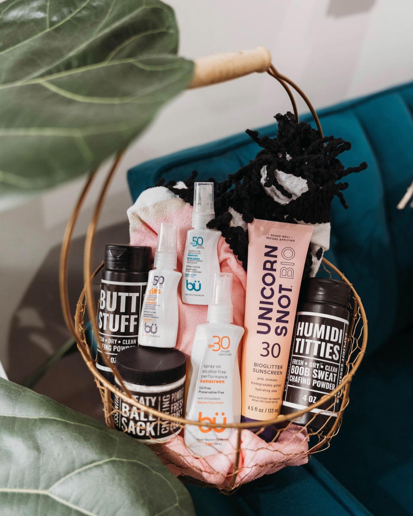 Need a Mother&rsquo;s Day gift?! We have something for every mom in your life 💝!! Stop by and we can help you find that perfect gift 🛍️!!! 4 days until Mother&rsquo;s Day!!! 
.
Photo by @hey.its.me.amber 
.
.
#wedding #Earthlybeauty #earthlybeautyb