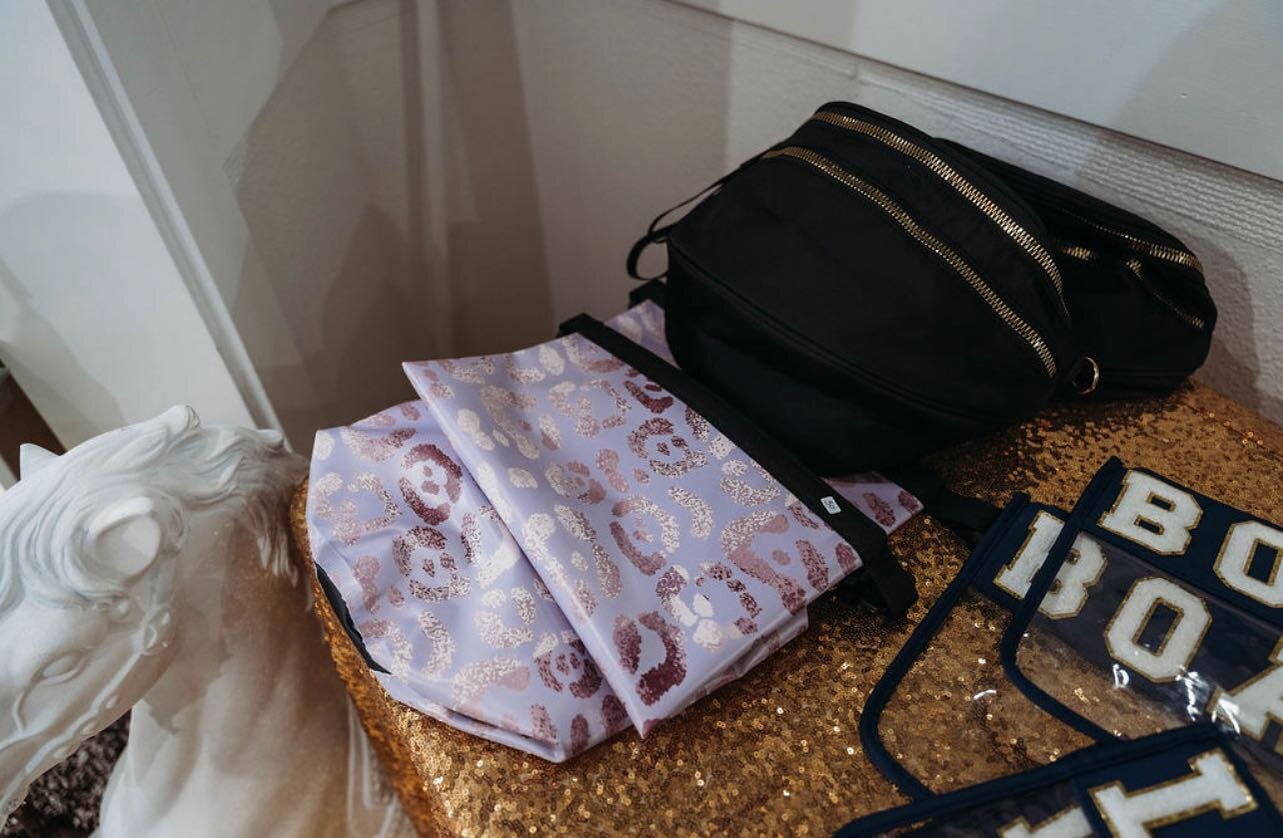 One week away from Mother&rsquo;s Day!! Stop by and shop! We have it all! We love these Fanny packs!
.
Photo by @hey.its.me.amber 
.
.
#wedding #Earthlybeauty #earthlybeautybar #cda #cdaidaho #idaho #idahome #idahostylist #hair #salon #luxury #luxury