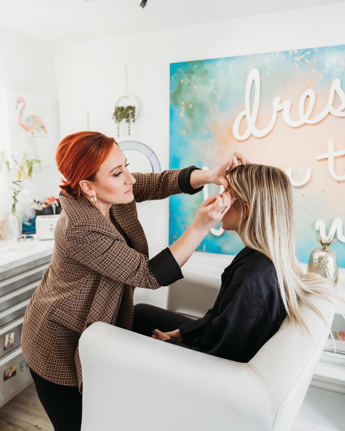 Happy Monday!!! Who has an appointment with us this week?!? &hearts;️Can&rsquo;t wait to see your beautiful faces!!!! 🥰
.
Photo by @hey.its.me.amber 
.
#wedding #Earthlybeauty #earthlybeautybar #cda #cdaidaho #idaho #idahome #idahostylist #hair #sal