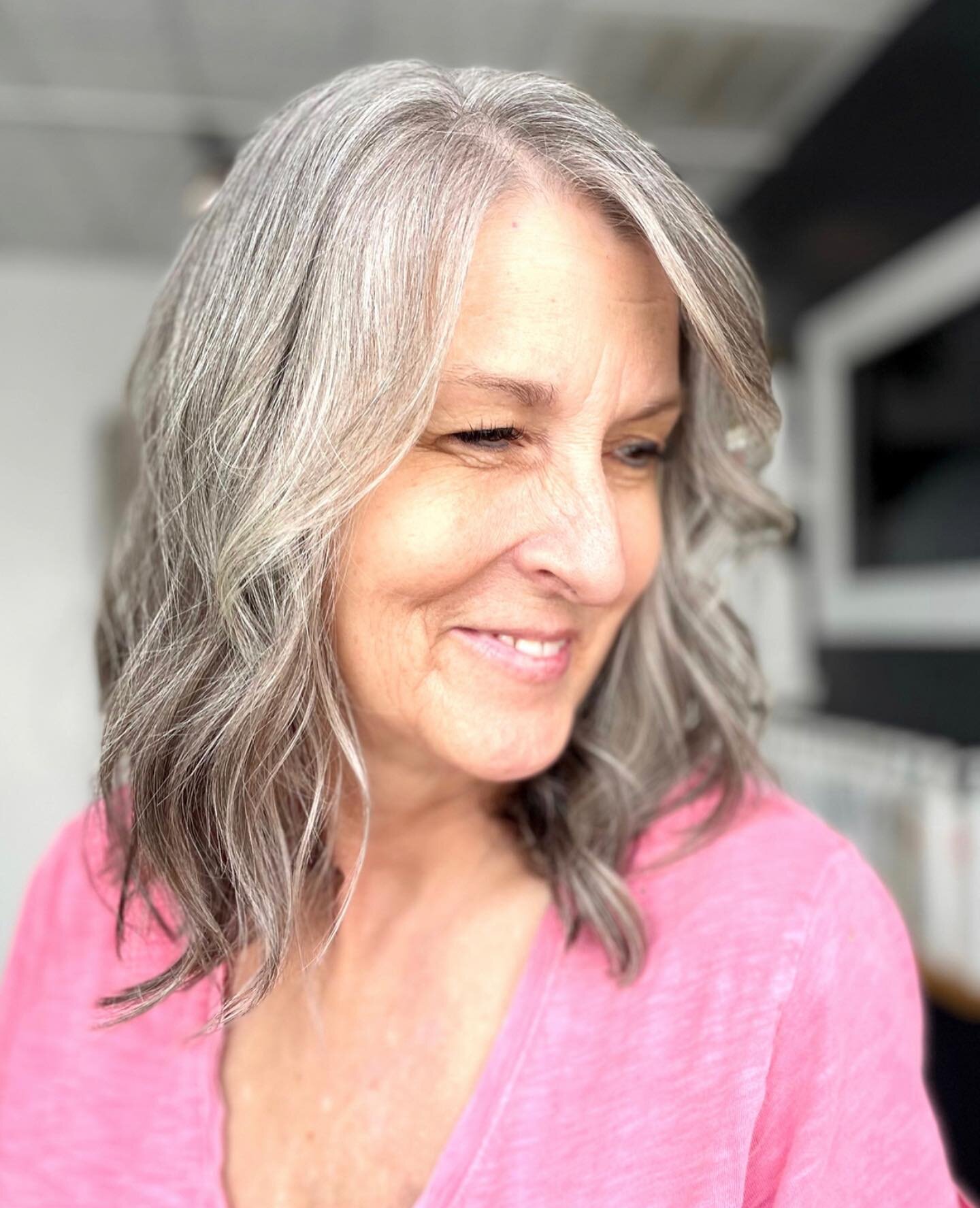 Loving this natural gray with a perfect style done by @strandappeal . 💕
.
#wedding #Earthlybeauty #earthlybeautybar #cda #cdaidaho #idaho #idahome #idahostylist #hair #salon #luxury #luxurysalon #cdasalon #downtown #downtowncda #updo #style