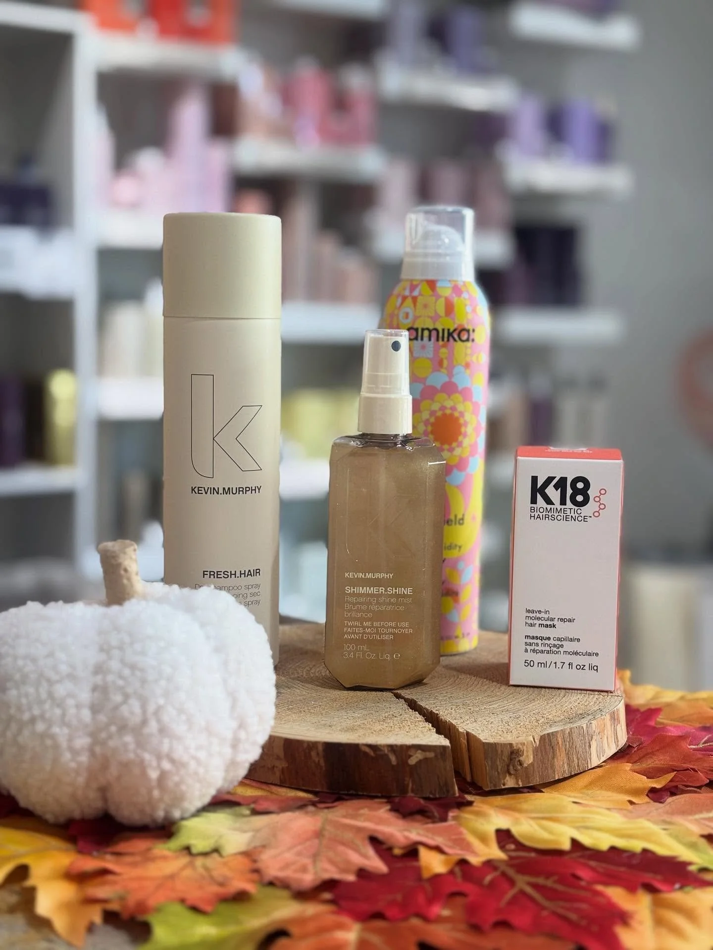 Fall in love with good hair days🍂 thanks to our favorite hair products for the season

#downtownhair #earthlybeauty #earthlybeautybar #cda #cdaidaho #idaho #idahome #idahostylist #hair #salon #luxury #luxurysalon #cdasalon #downtown #downtowncda #up
