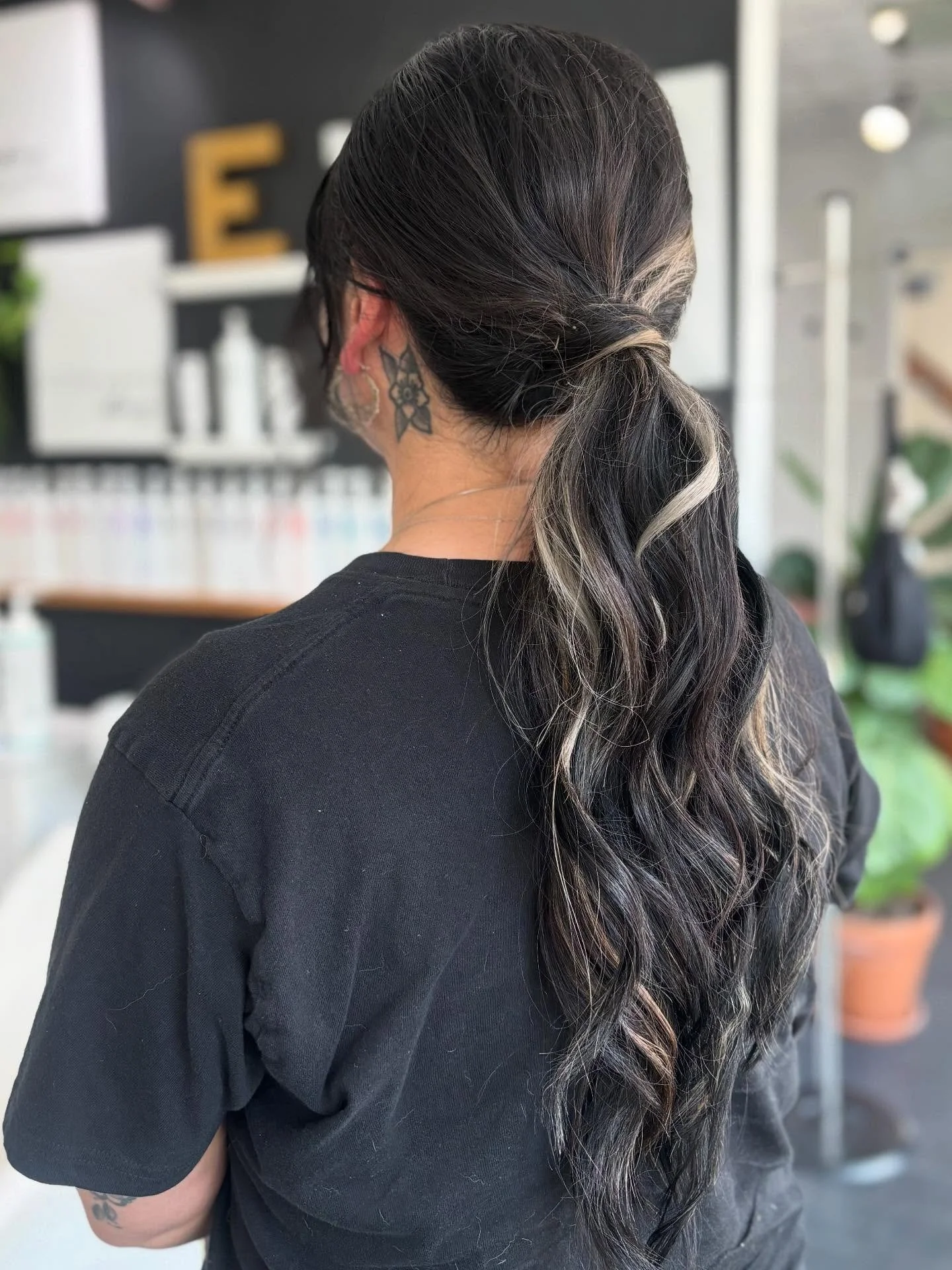 All wedding festivities deserve perfect hair.💁🏻&zwj;♀️ @hairbybekah.cda did this hair for her bachelorette party. 🎈 
.
#Wedding #earthlybeauty #earthlybeautybar #cda #cdaidaho #idaho #idahome #idahostylist #hair #salon #luxury #luxurysalon #cdasal