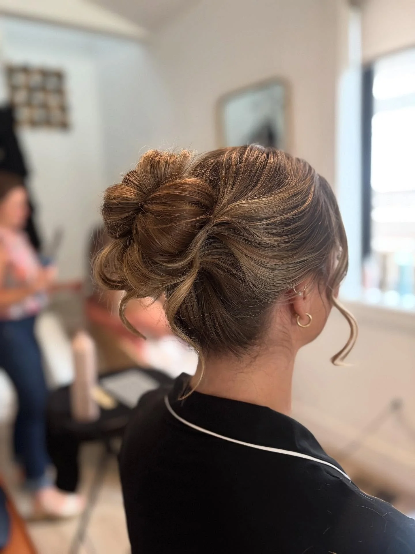 ✨Dreaming about this beautiful bridesmaid hair ✨Hair by @hairbybekah.cda 
.
.
#Wedding #earthlybeauty #earthlybeautybar #cda #cdaidaho #idaho #idahome #idahostylist #hair #salon #luxury #luxurysalon #cdasalon #downtown #downtowncda #updo #style #cdah