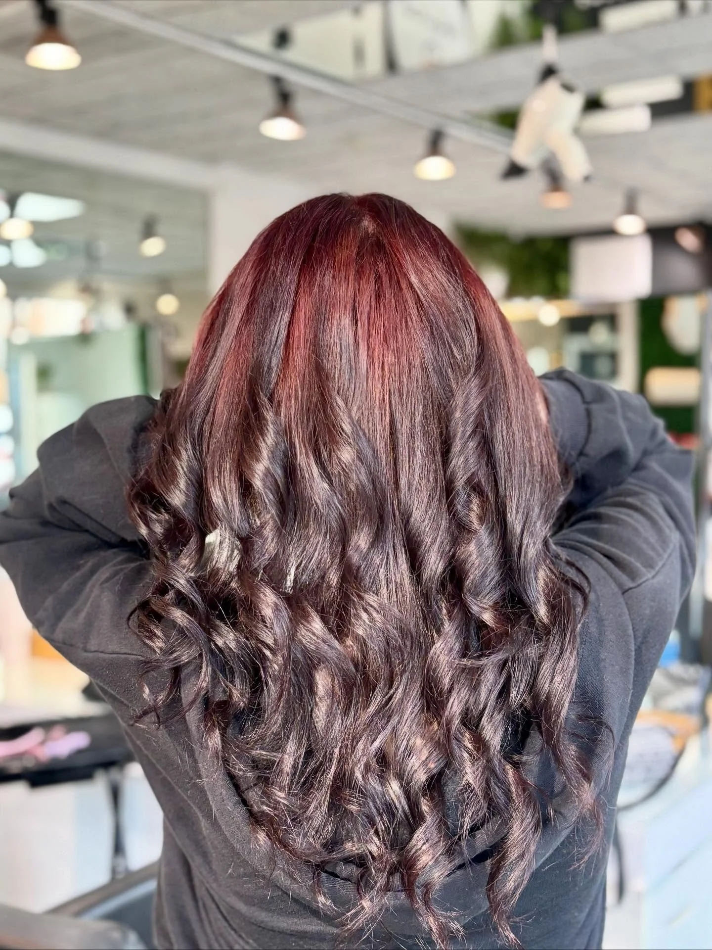 Growing out colored black hair isn&rsquo;t easy, but Rachael makes it stunning each step of the way 🍒🖤
hair by @hairbybekah.cda 

#downtownhair #earthlybeauty #earthlybeautybar #cda #cdaidaho #idaho #idahome #idahostylist #hair #salon #luxury #luxu