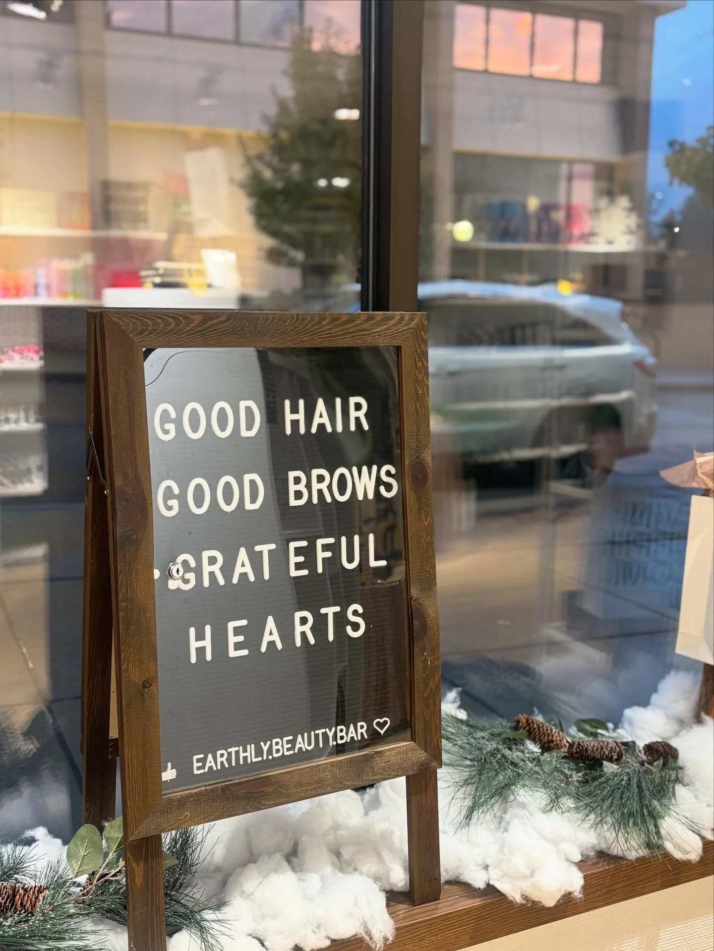 Good hair, good brows, and grateful hair at Earthly Beauty Bar🌱✨🩷

#downtownhair #earthlybeauty #earthlybeautybar #cda #cdaidaho #idaho #idahome #idahostylist #hair #salon #luxury #luxurysalon #cdasalon #downtown #downtowncda #updo #style #cdahairs