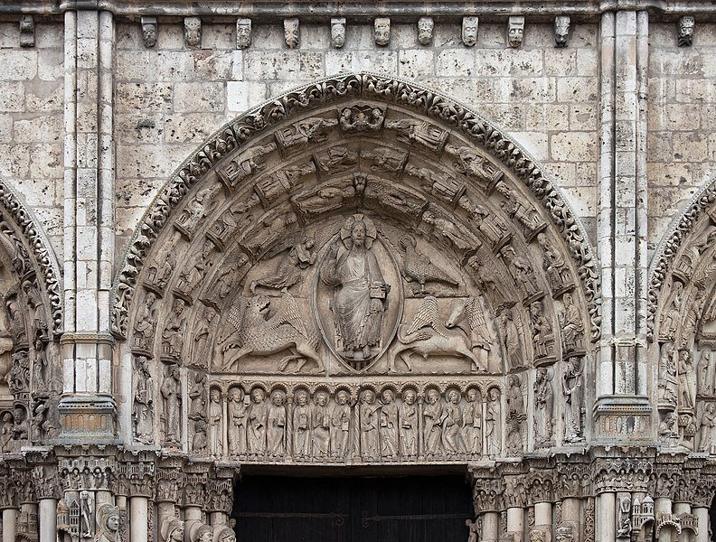 Chartres_-_portail_royal,_tympan_central.jpg