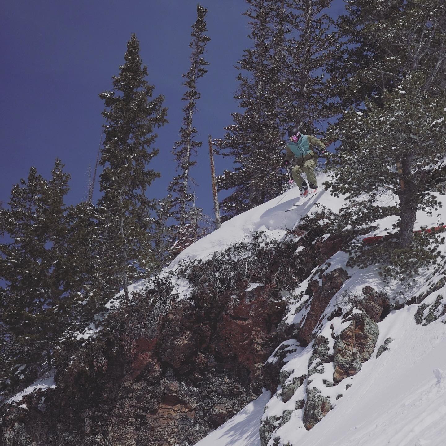 Story time: @youottofollow stomped it. Here is photo evidence.

#AllredSkis #Snowbird #DropCliffsNotBombs #Utah #SkiUtah #CustomSkis #HandMade #HandCrafted #MadeInUtah #Skiing #SkiingIsFun