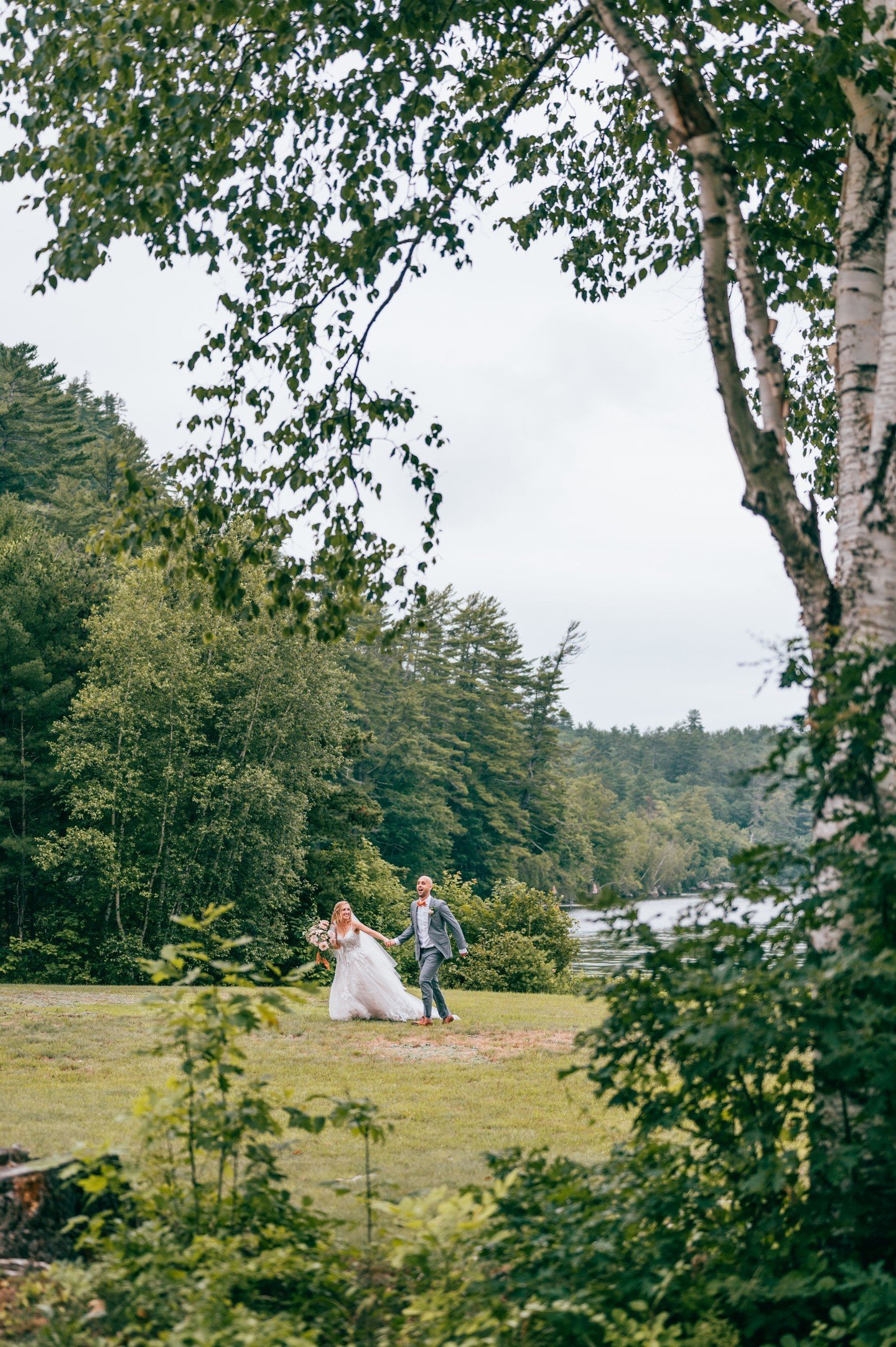 Happy Friday everyone! We love when our couples take some alone time on their big day to explore the beauty of Bear Pond ✨
ㅤ
To learn more about weddings at Bear Mountain Inn + Barn please reach out to weddings@bearmtninn.com or head to our link in b