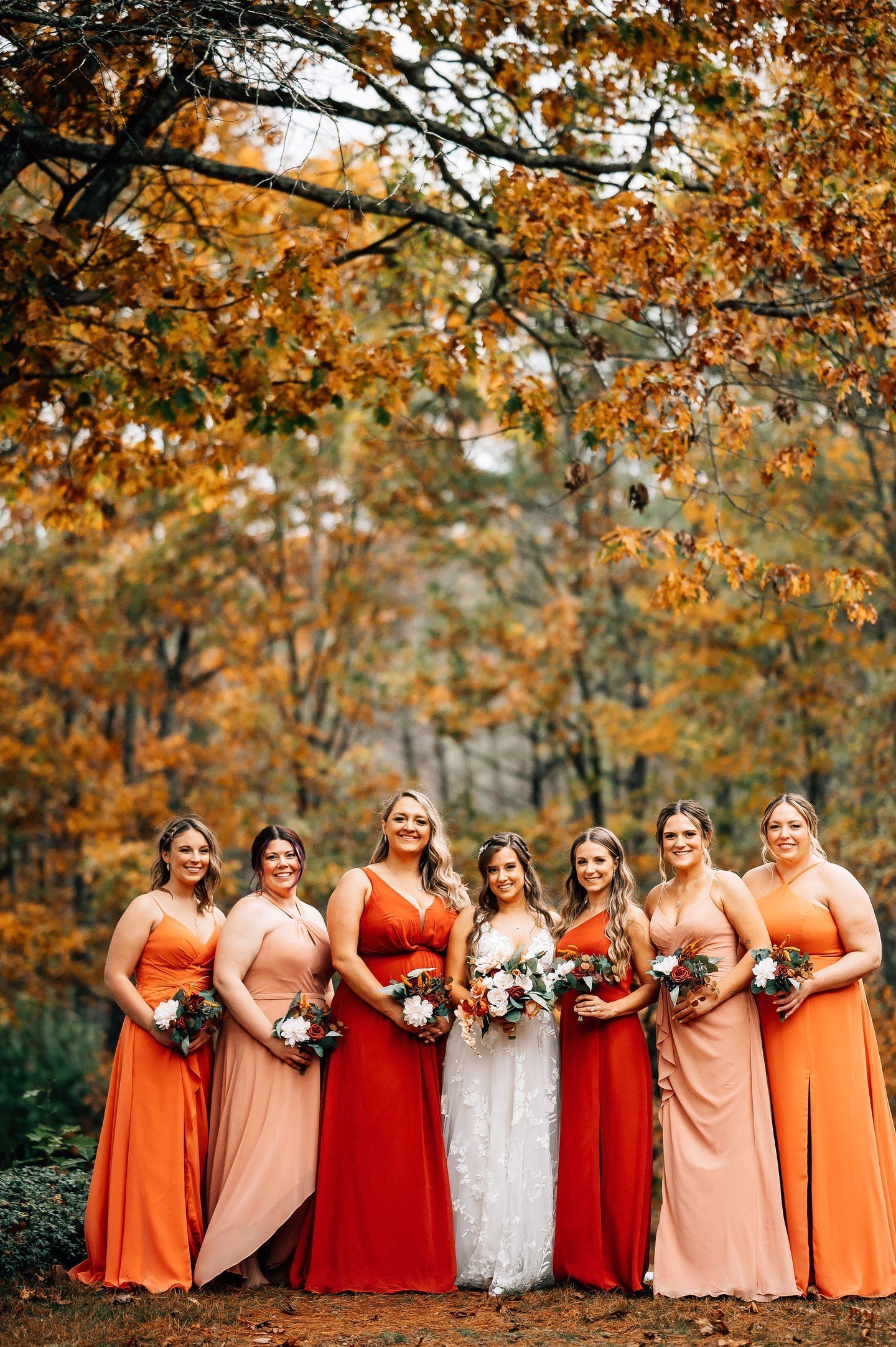 These bridesmaids understood the autumn assignment!
ㅤ
To learn more about weddings at Bear Mountain Inn + Barn please reach out to weddings@bearmtninn.com or head to our link in bio!
ㅤ
📸: @caitbourgaultphotography
