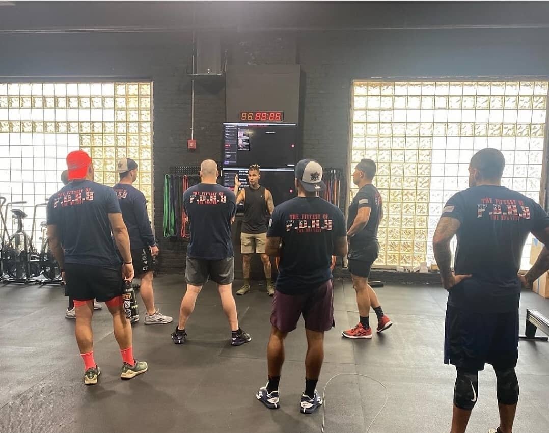 It was an honor to have u guys @fdnybarbellclub The energy was 🔥 #community #strengthtraining #teambrutalboxx #fdnystrong🚨