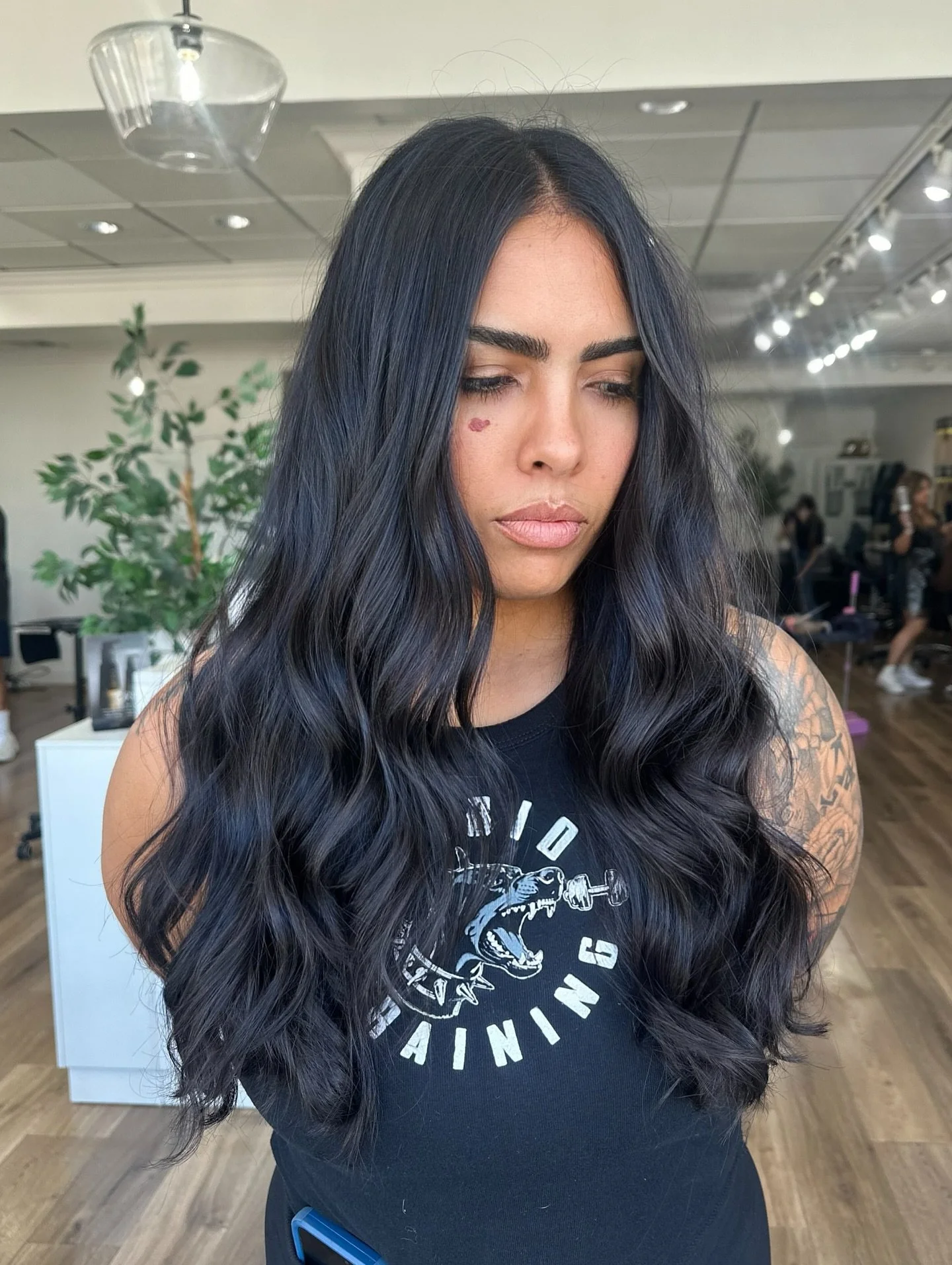 Glossed &amp;  shaped 💇🏻&zwj;♀️💪🏽

Taking care of the girl who takes care of me in the gym. A little shine and shape for my fave personal trainer! 🏋🏻&zwj;♀️💪🏽✨

Client : @tasteofcase @rabidtraining 

Color : @redkenpro 
Styled : @colorwowhair