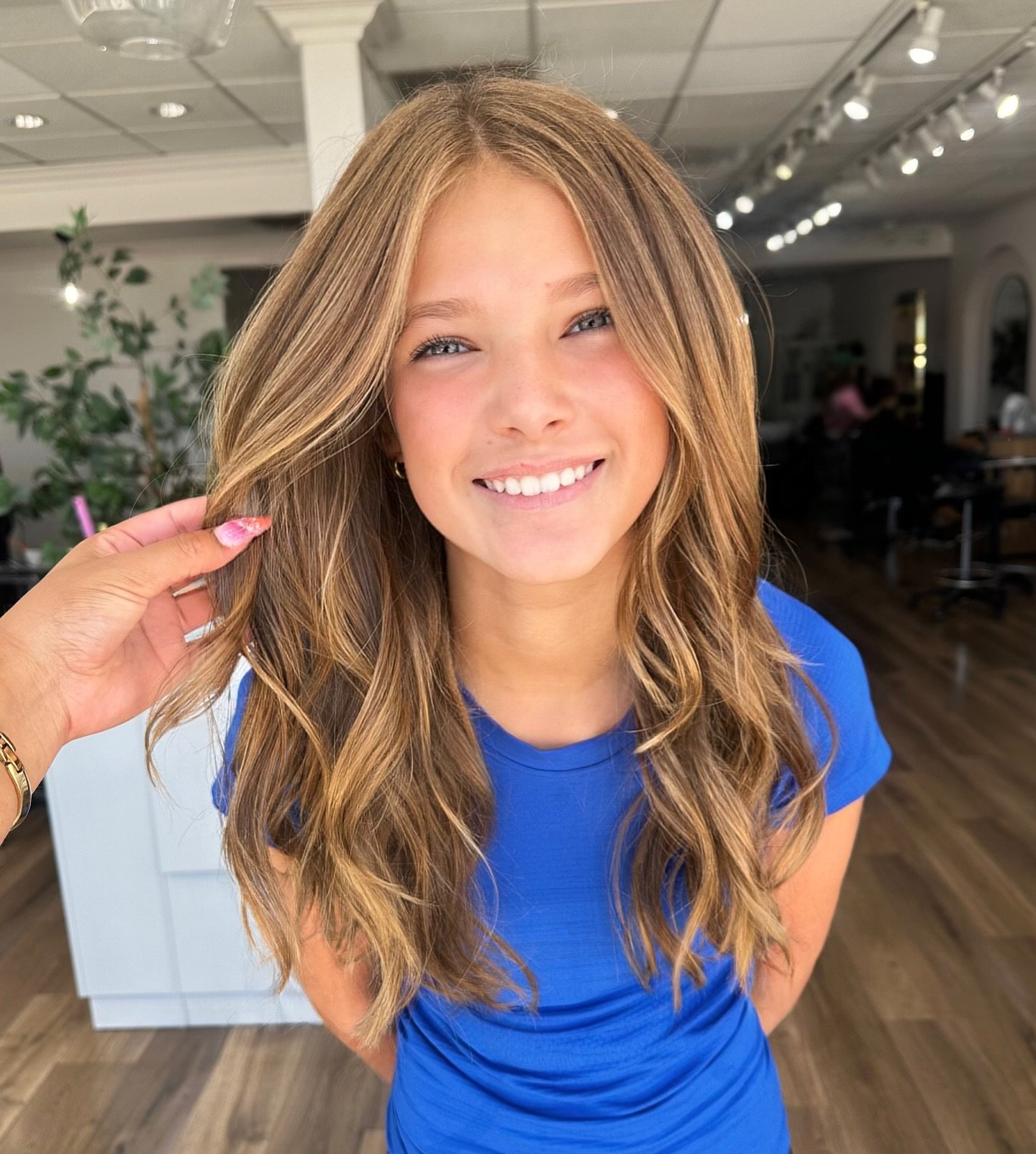 Light, fresh, and effortless &mdash; the perfect teen cut for all the fall vibes 🍂

Because every stage deserves a fresh new look ✨ 

Cut : @hanzonation 
Styled : @kenraprofessional @pureology @oribe 

Co Stylist : @paintedby.miranda 

#haircut #exp