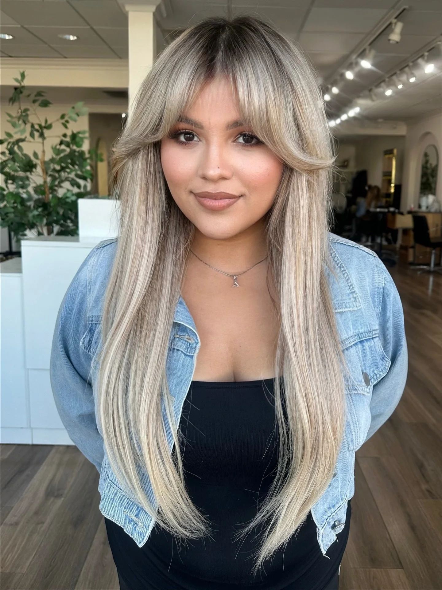 Blonde refreshed and length transformed. ✨

Custom color paired with custom length for this transformation. 

Lifted : @schwarzkopfusa 
Toned : @redkenpro 
Styled : @pureology @colorwowhair 

Extensions : @bellamihair 

#hairtransformation #hairinspo