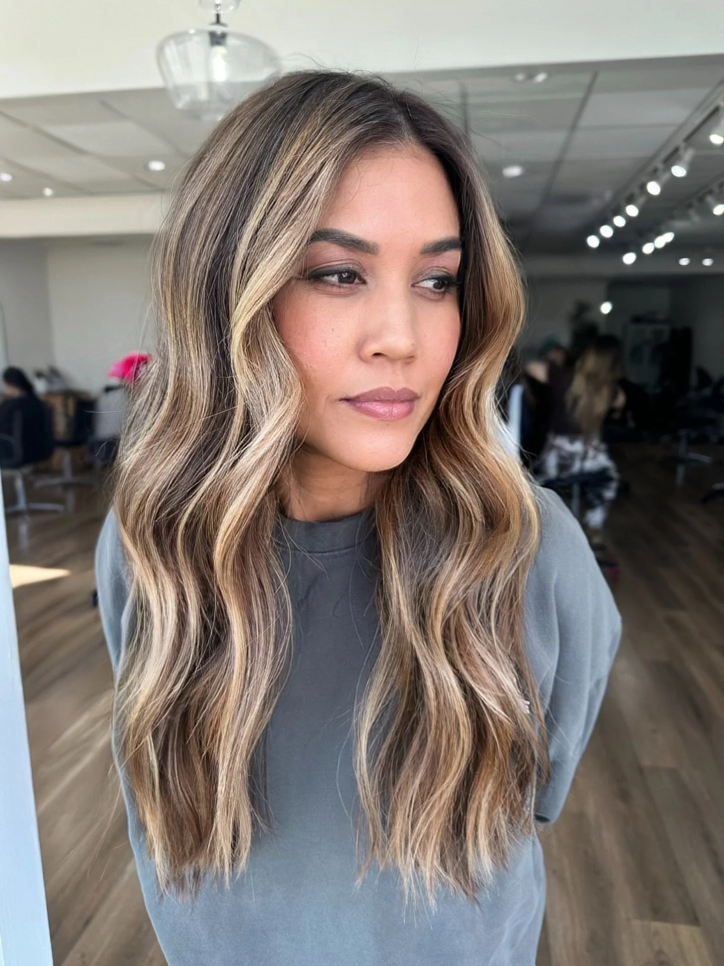 Dimensional blonde, tailored for a seamless grow-out 🤍

Co stylist @paintedby.miranda 

#DimensionalBlonde #LivedInColor #LuxuryHairColor #LowMaintenanceBlonde #RedkenColor