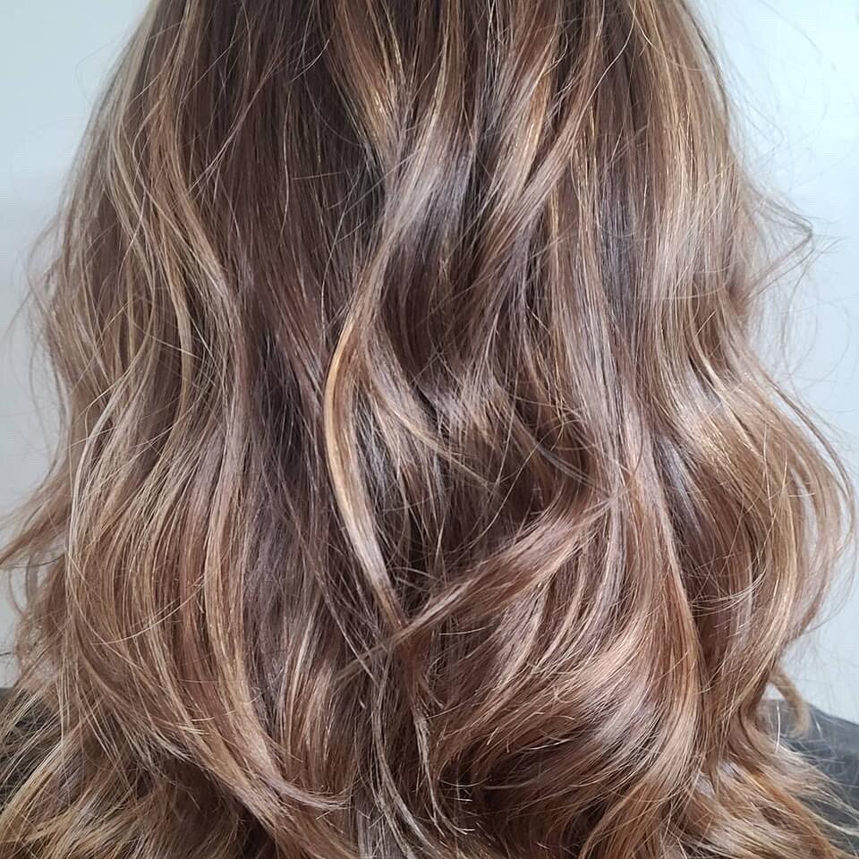 She wanted her H-A-I -R  to look like her COFFEE...Dark with alot of cream. ☕
⠀⠀⠀⠀⠀⠀⠀⠀⠀
From one Artist to another @michelleswoons . ❤🎨
⠀⠀⠀⠀⠀⠀⠀⠀⠀
#fallhaircolor #carmelhighlights #milbontreatment #brownhairhighlights #naturalhaircolor #SalonSTC #one