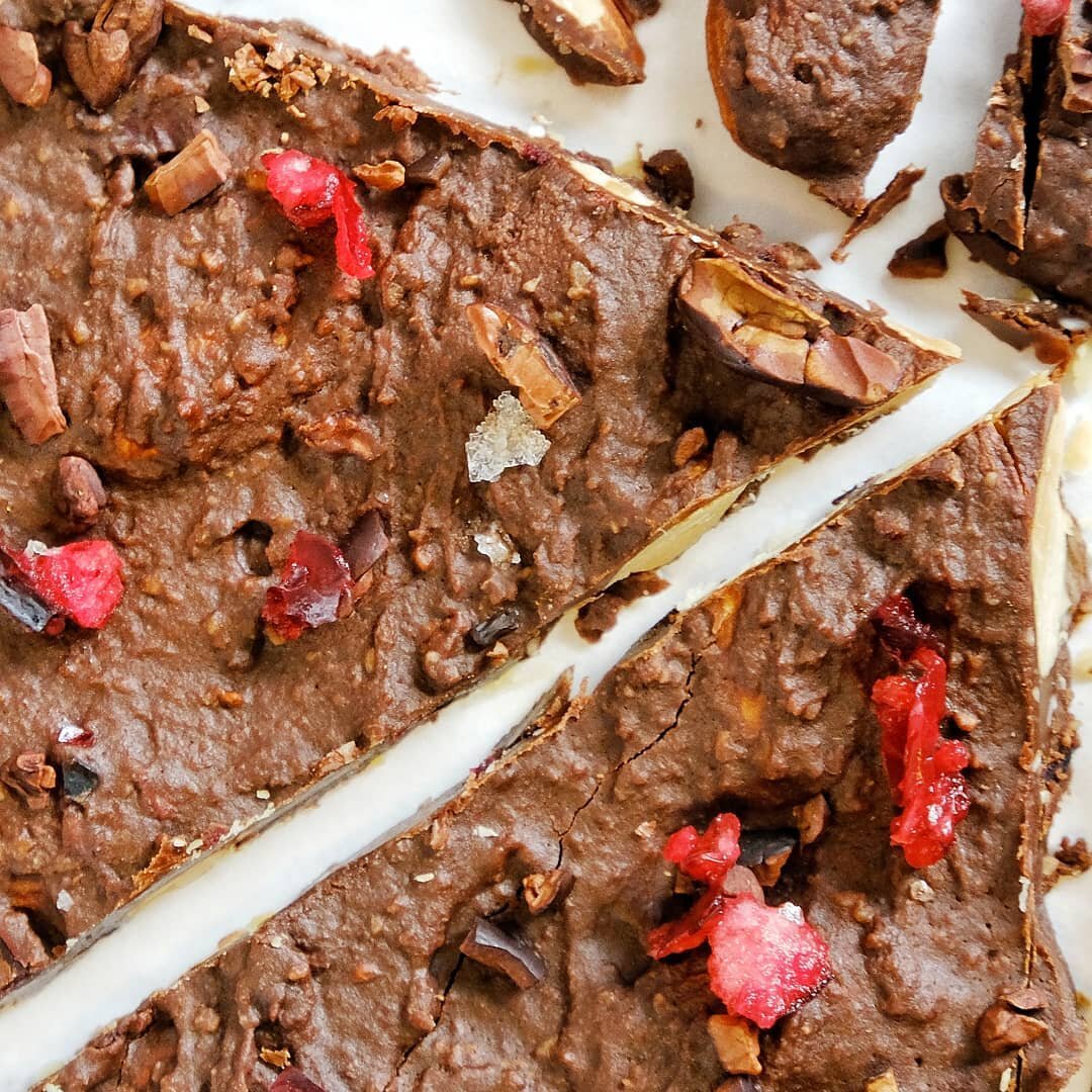 Second on the list for my bday week is this DELISH Cranberry-Almond Chocolate Bark. With chopped fresh cranberries, toasted almonds and coconut manna, this bark is unique and has a fun festive twist! Made with 5 simple&nbsp;ingredients, this dessert 