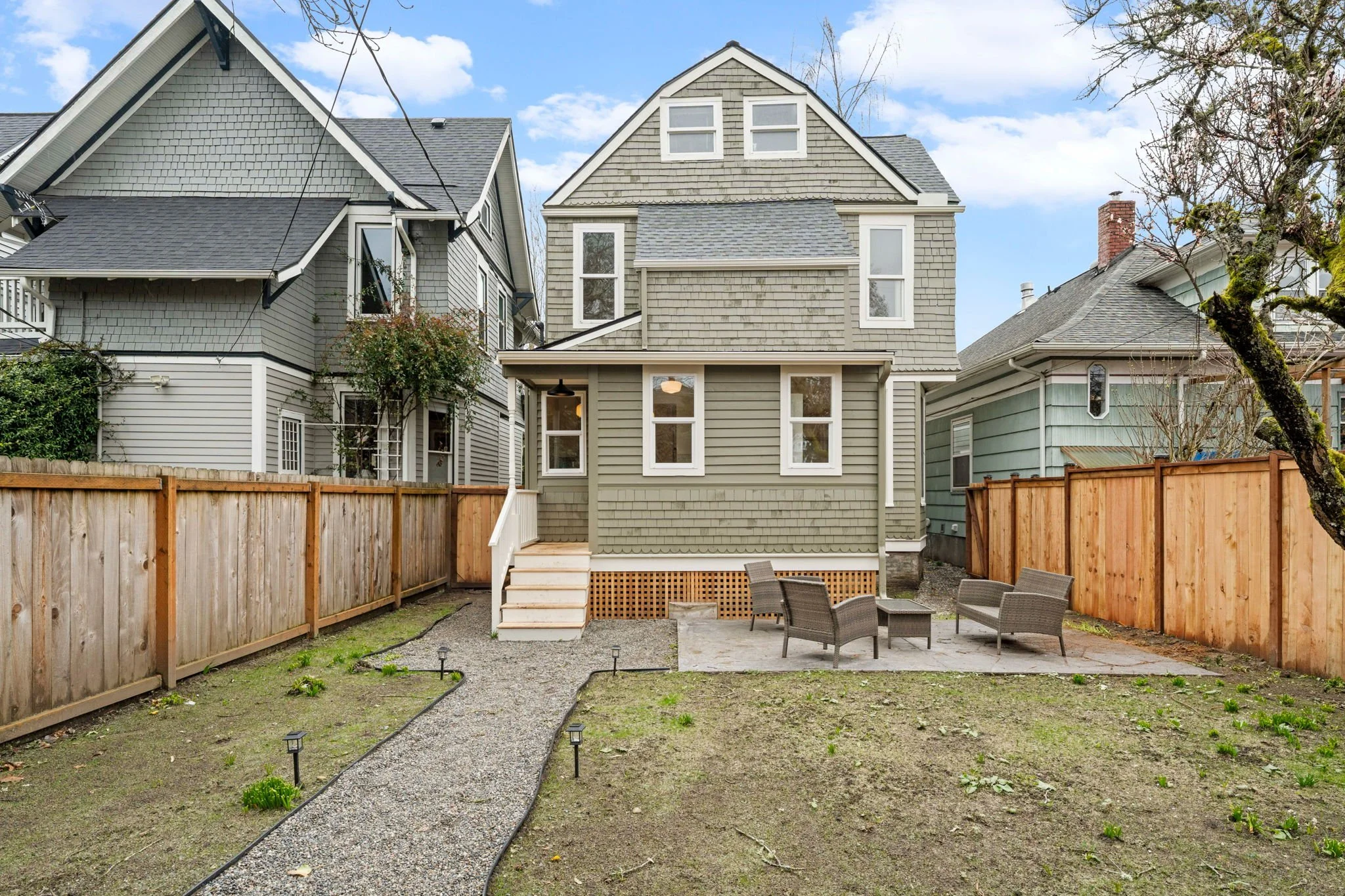 19-web-or-mls-3318 N 27th St-19.jpg