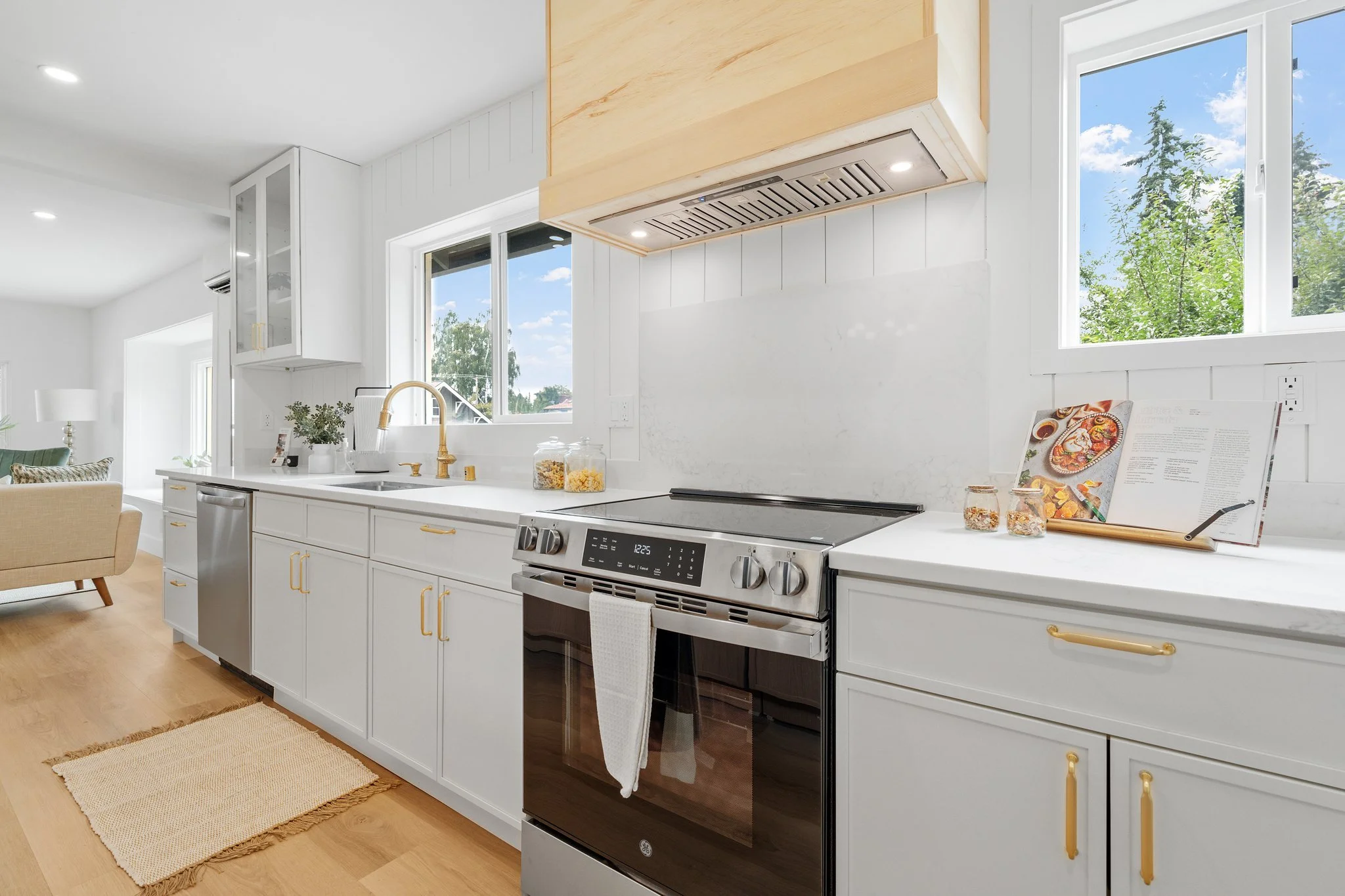 25-web-or-mls-4658 N Defiance St-25.jpg