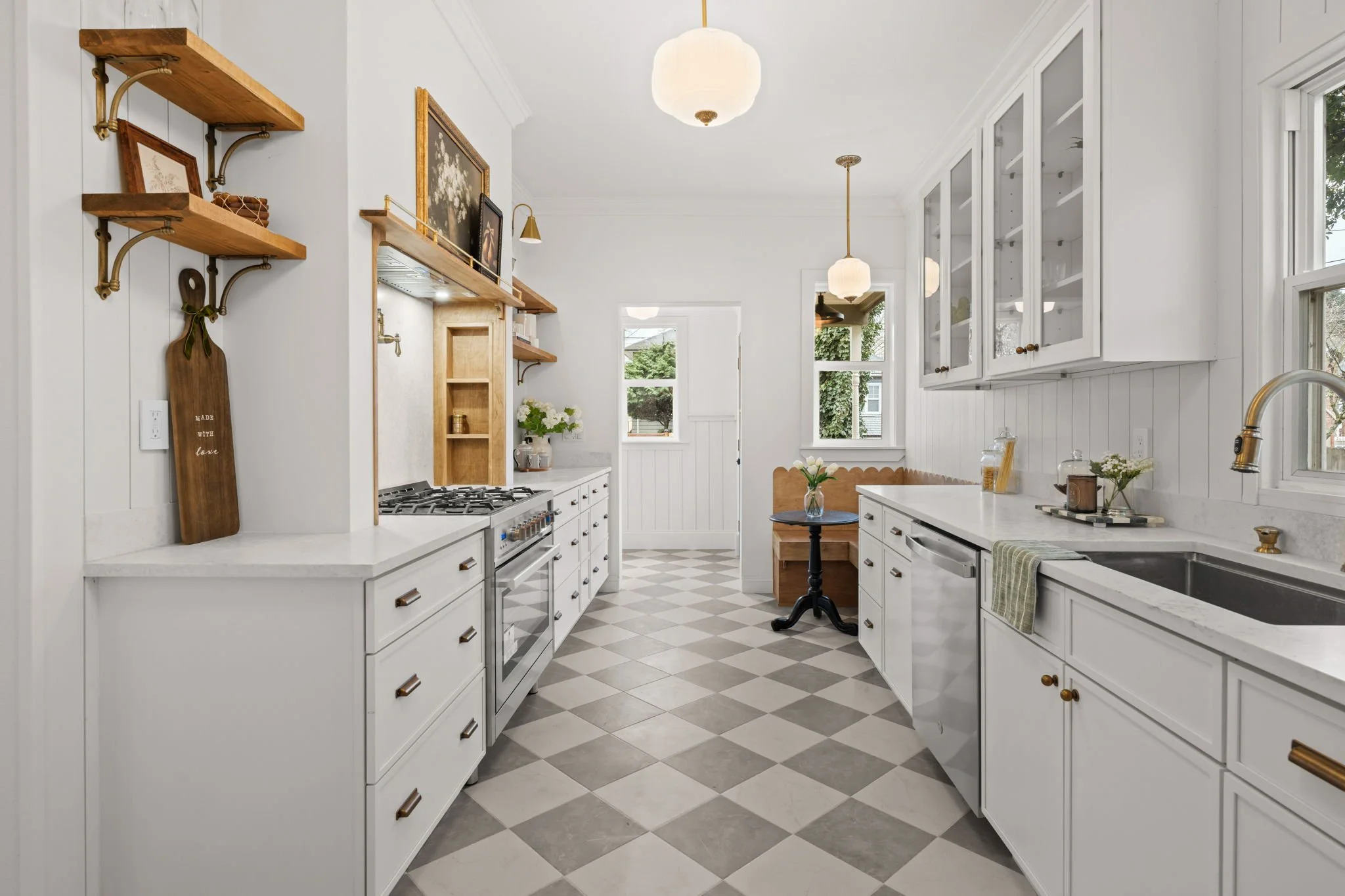 41-web-or-mls-3318 N 27th St-41.jpg