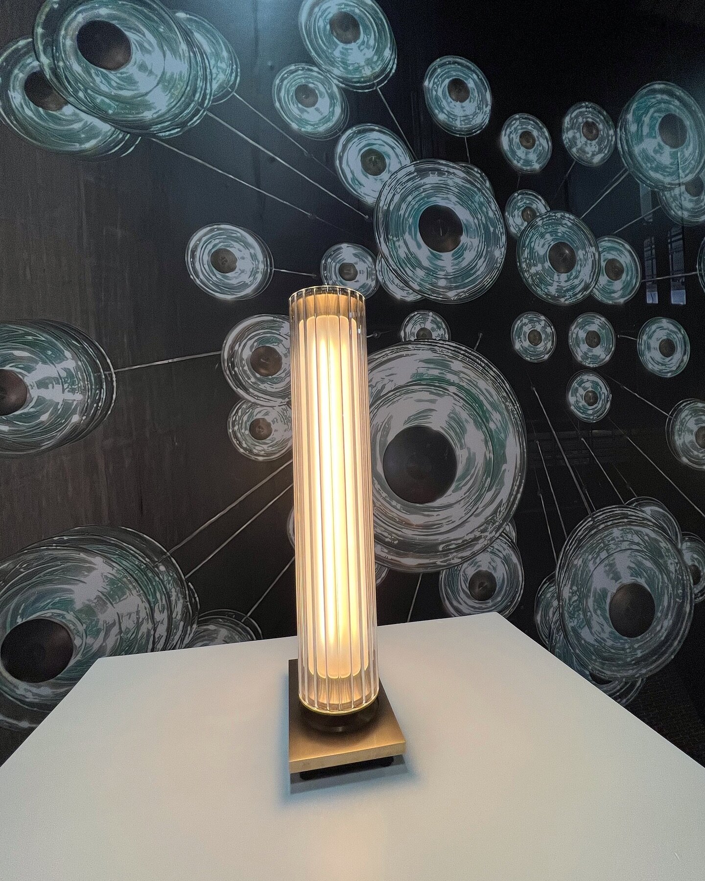 Review 3
Fresnel Table light and Battersea Power Station chandelier : darc space at Light23 London
.
.
.
@speirsmajor 
@darc_awards 
#glasslighting 
#handmadelighting
#darcawards 
#modernlighting 
#contemporarylighting
#batterseapwrstn 
#interiorligh