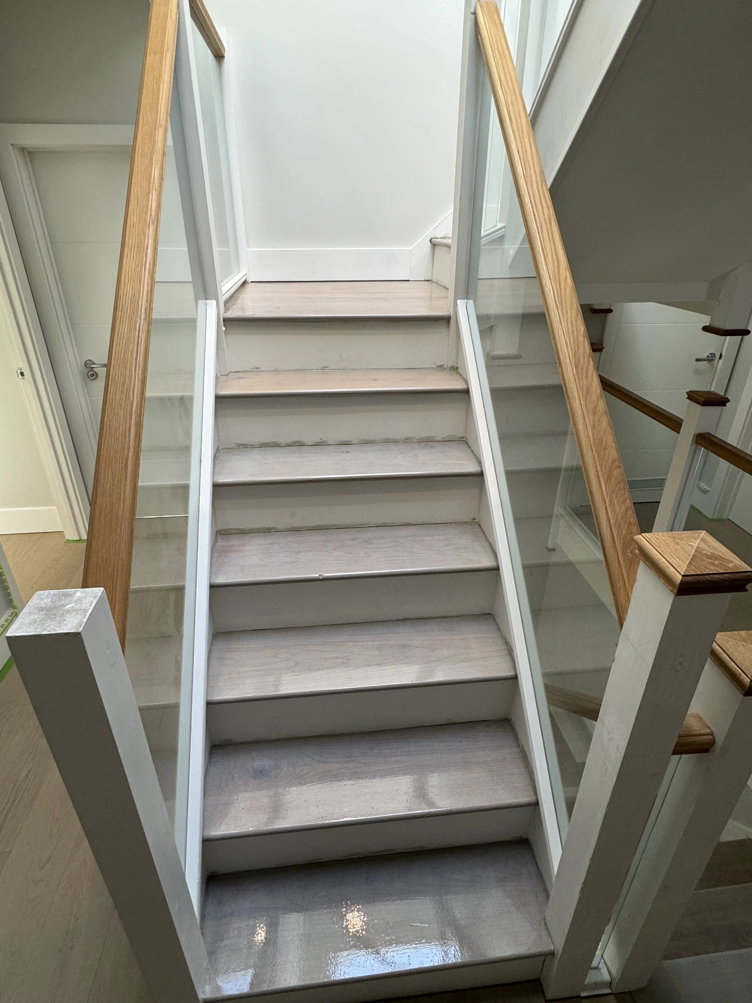 To complete the scheme, the existing solid wood flooring was painted using durable Tikkurila wood floor paint, carefully selected to align with the newly introduced soft tones of the landings. This provided a cohesive visual transition between levels