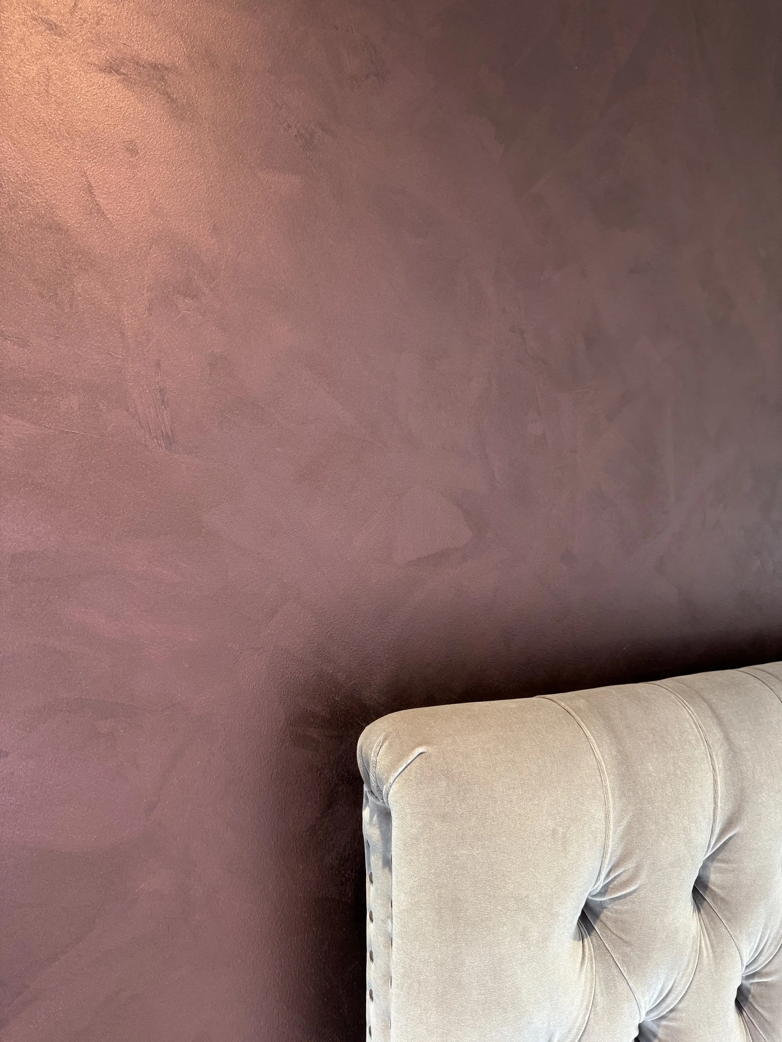Each of the seven bedrooms was designed using a richer and more expressive colour palette, creating individual identities for each space. These rooms were finished with OTTOCENTO, the iconic Oikos decorative paint renowned for bringing the warm beaut