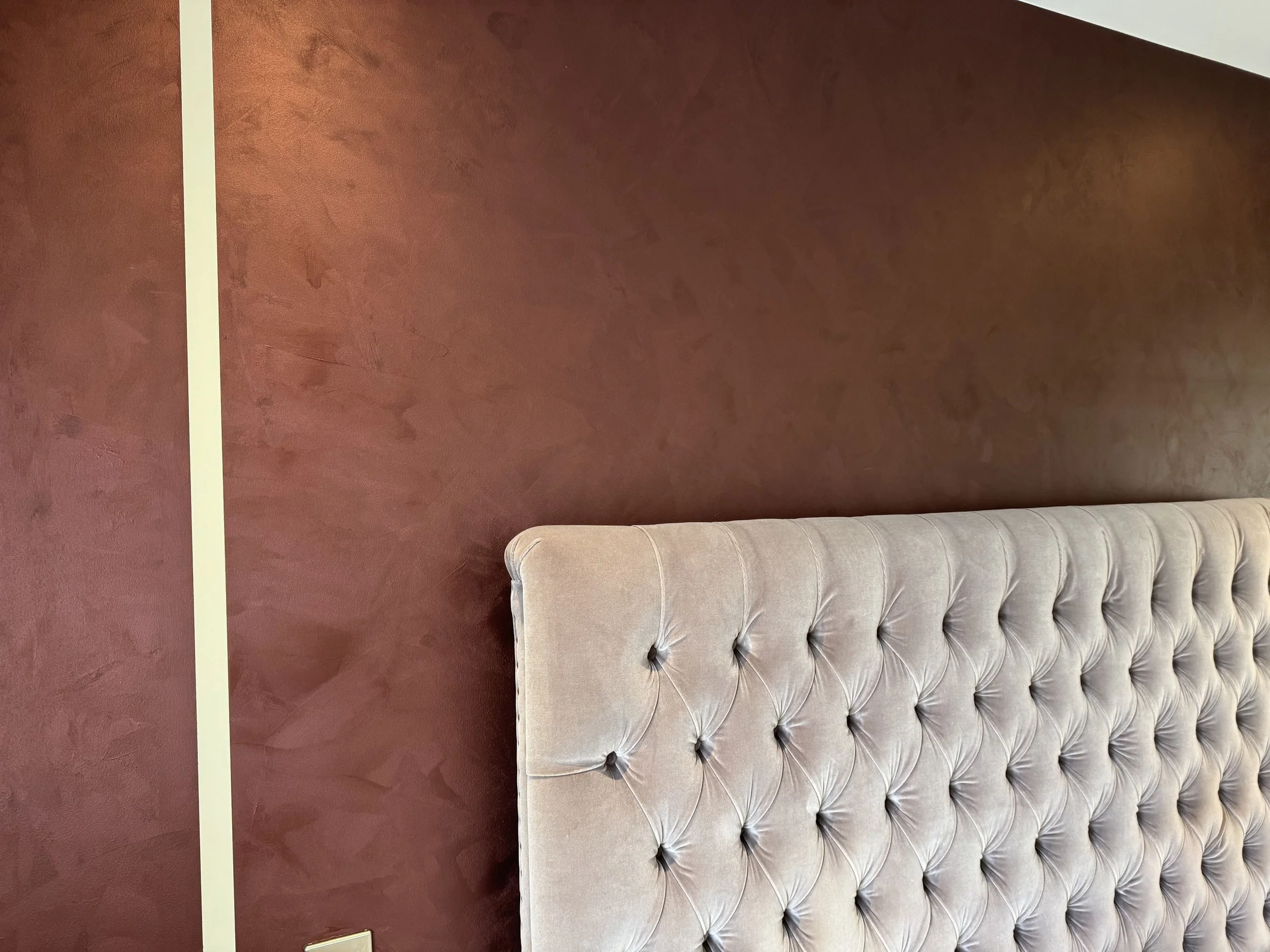 Each of the seven bedrooms was designed using a richer and more expressive colour palette, creating individual identities for each space. These rooms were finished with OTTOCENTO, the iconic Oikos decorative paint renowned for bringing the warm beaut