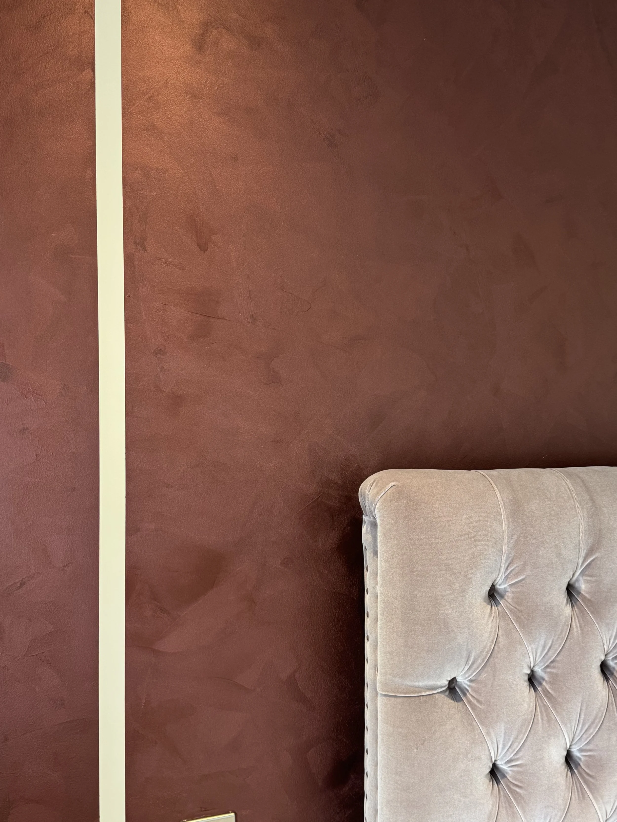 Each of the seven bedrooms was designed using a richer and more expressive colour palette, creating individual identities for each space. These rooms were finished with OTTOCENTO, the iconic Oikos decorative paint renowned for bringing the warm beaut