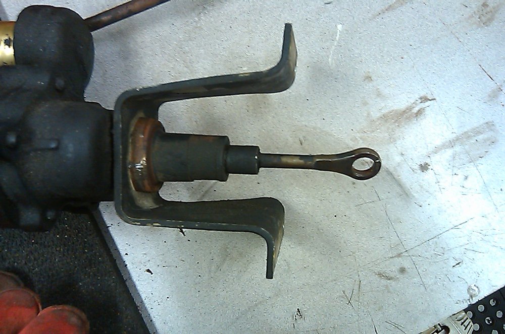 original-hydroboost-linkage-and-bracket_4669877928_o.jpg