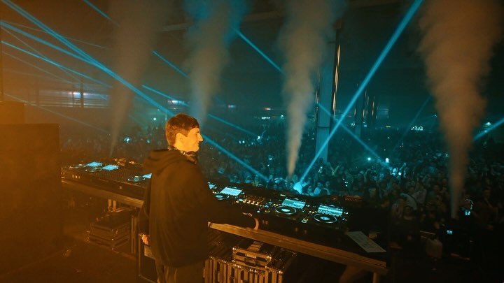 Super exp&eacute;rience de filmer le set de @eargasmgod &agrave; @dreamnation_festival 2024 ! 

Capturer son &eacute;nergie et celle du public &eacute;tait un vrai plaisir. 

H&acirc;te de partager d&rsquo;autres moments comme celui-ci. 
.
.
.
#Dream
