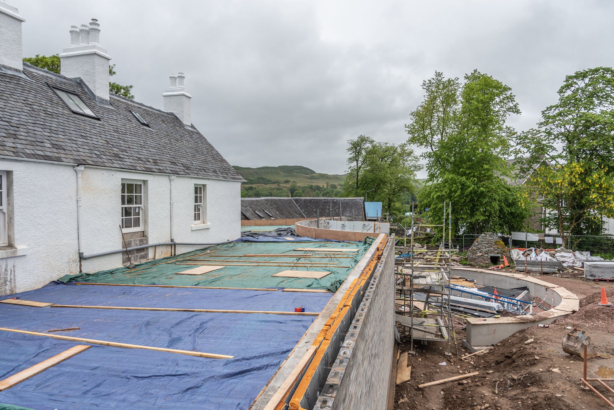  An elevated view of the old Manse emerging from the new Exhibition spaces. 