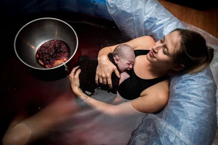 Delayed Cord Clamping: Why 60 Seconds May Not Be Enough (A Doula / Birth Keeper Perspective)