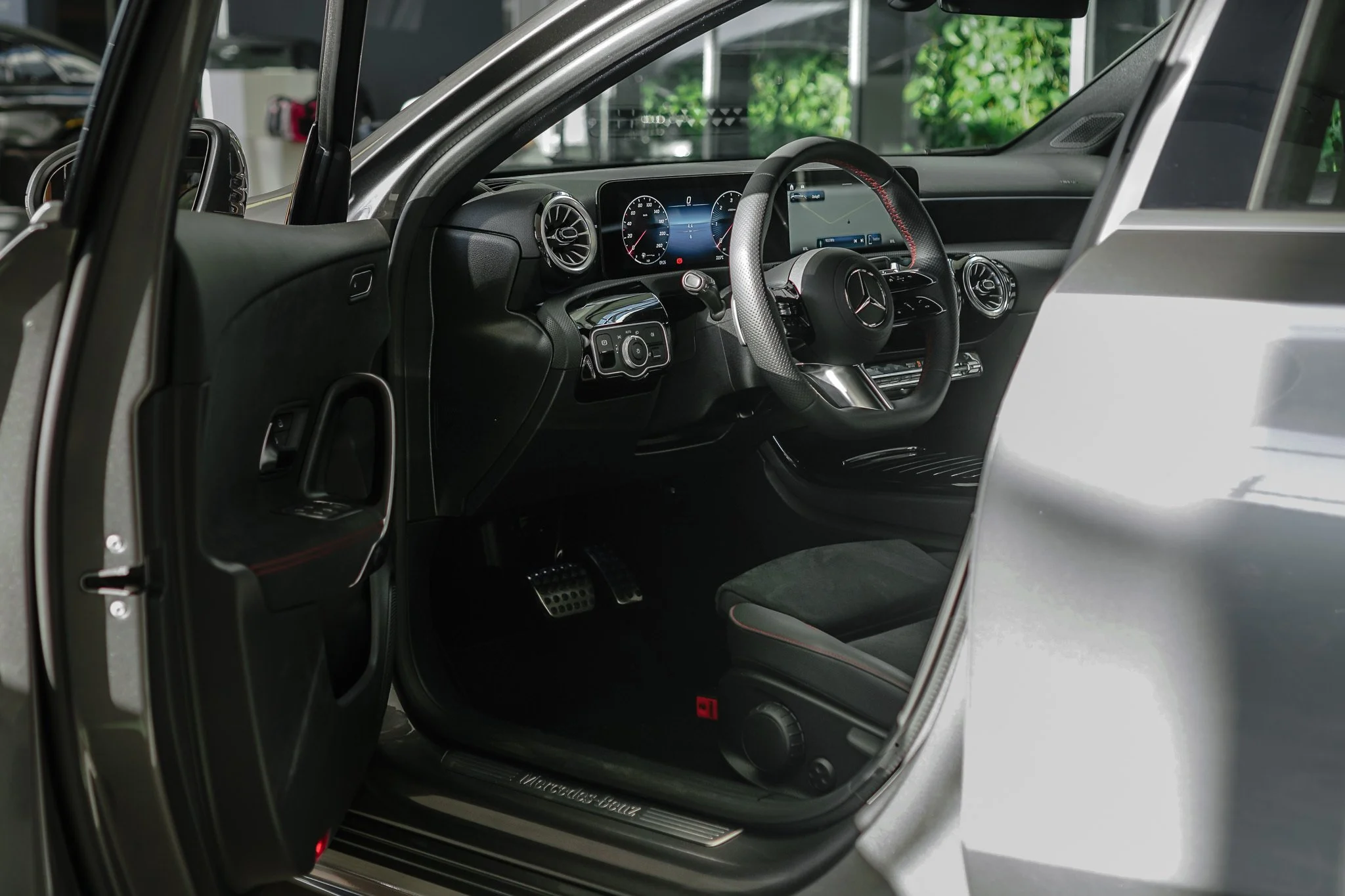 mercedes-benz-klasa-a-200d-hatchback-02.jpg