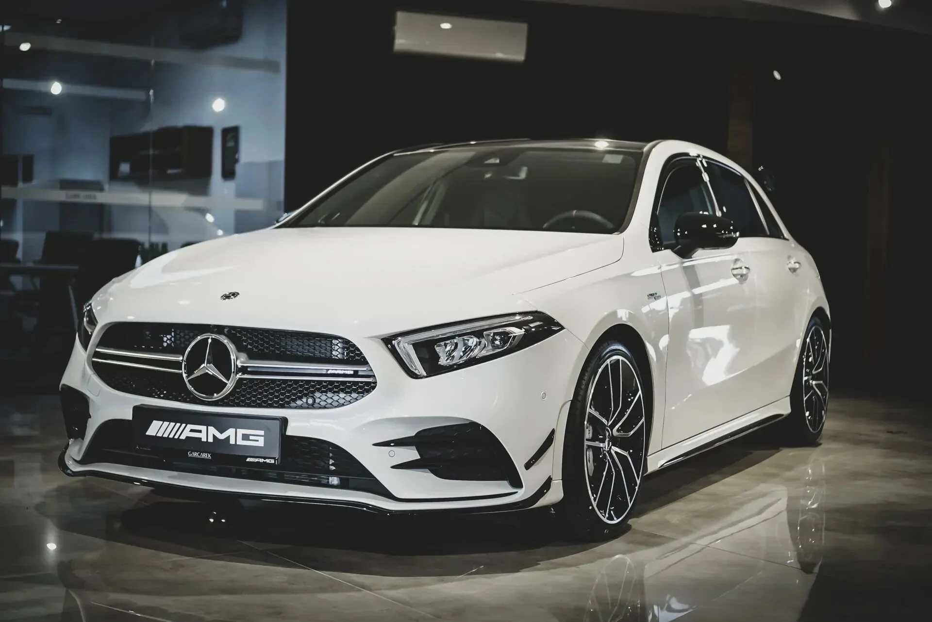 A35 vs A45 AMG: Który Mercedes-AMG jest dla Ciebie?