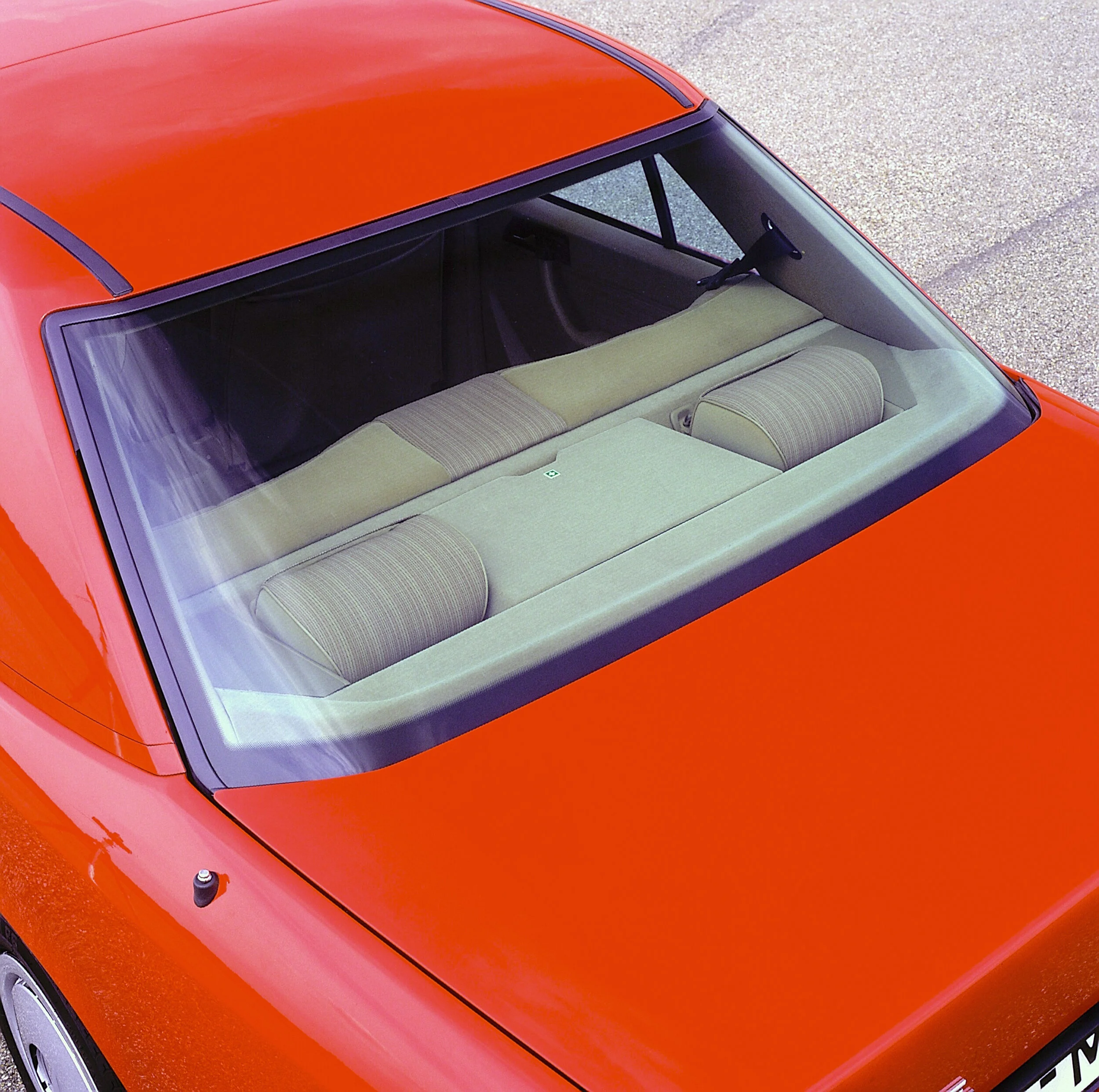 Tajniki_Muzeum_Mercedes-Benz_tylna_polka-04.jpg