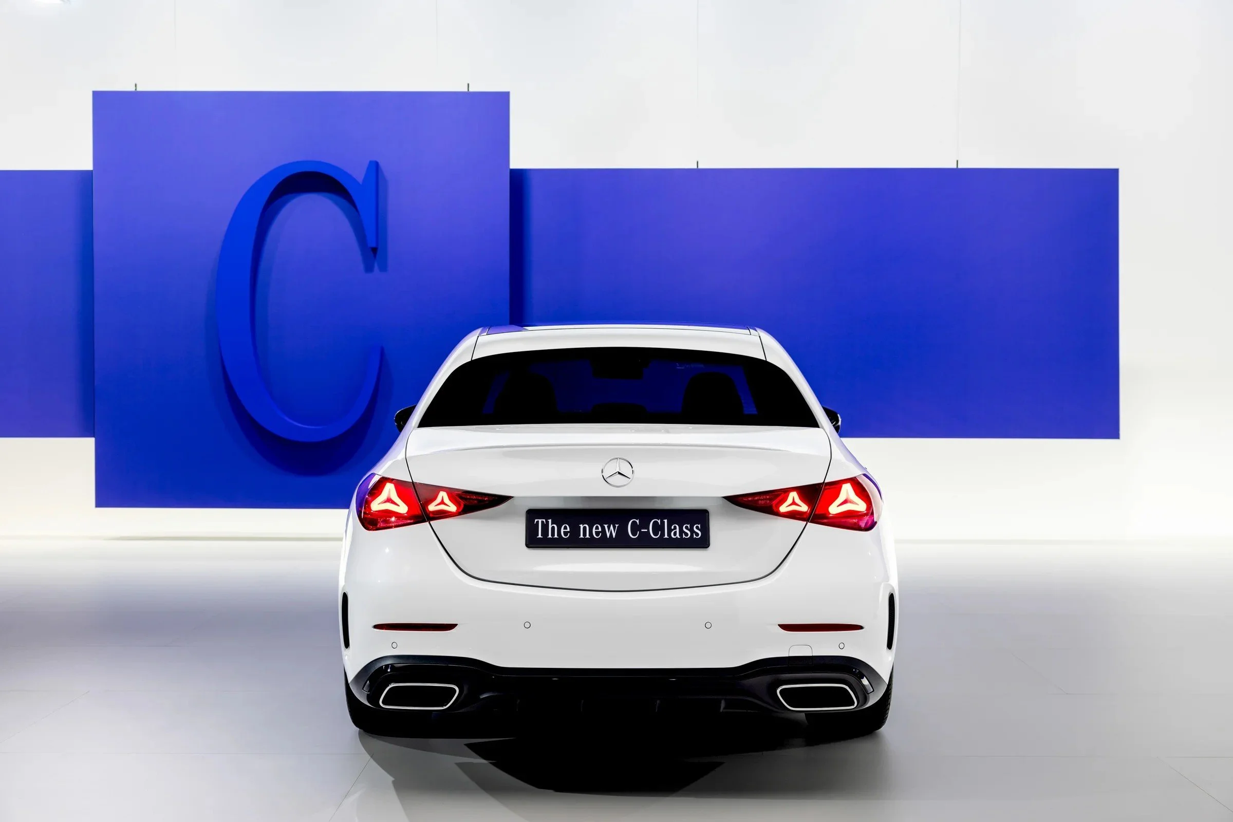 mercedes-benz-klasy-c-limuzyna-2026-widok-z-tylu-10.jpg
