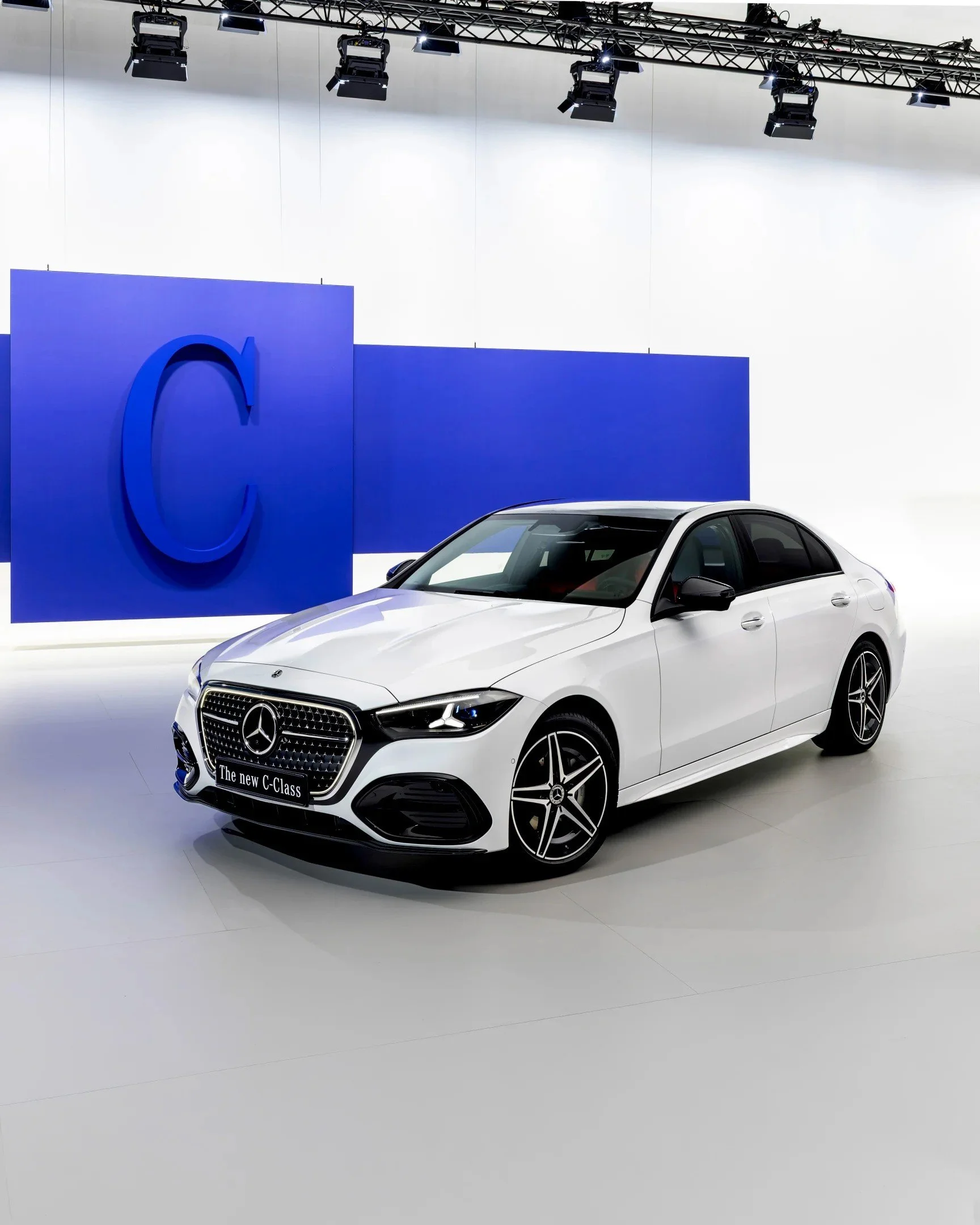 mercedes-benz-klasy-c-limuzyna-2026-widok-z-przodu-11.jpg