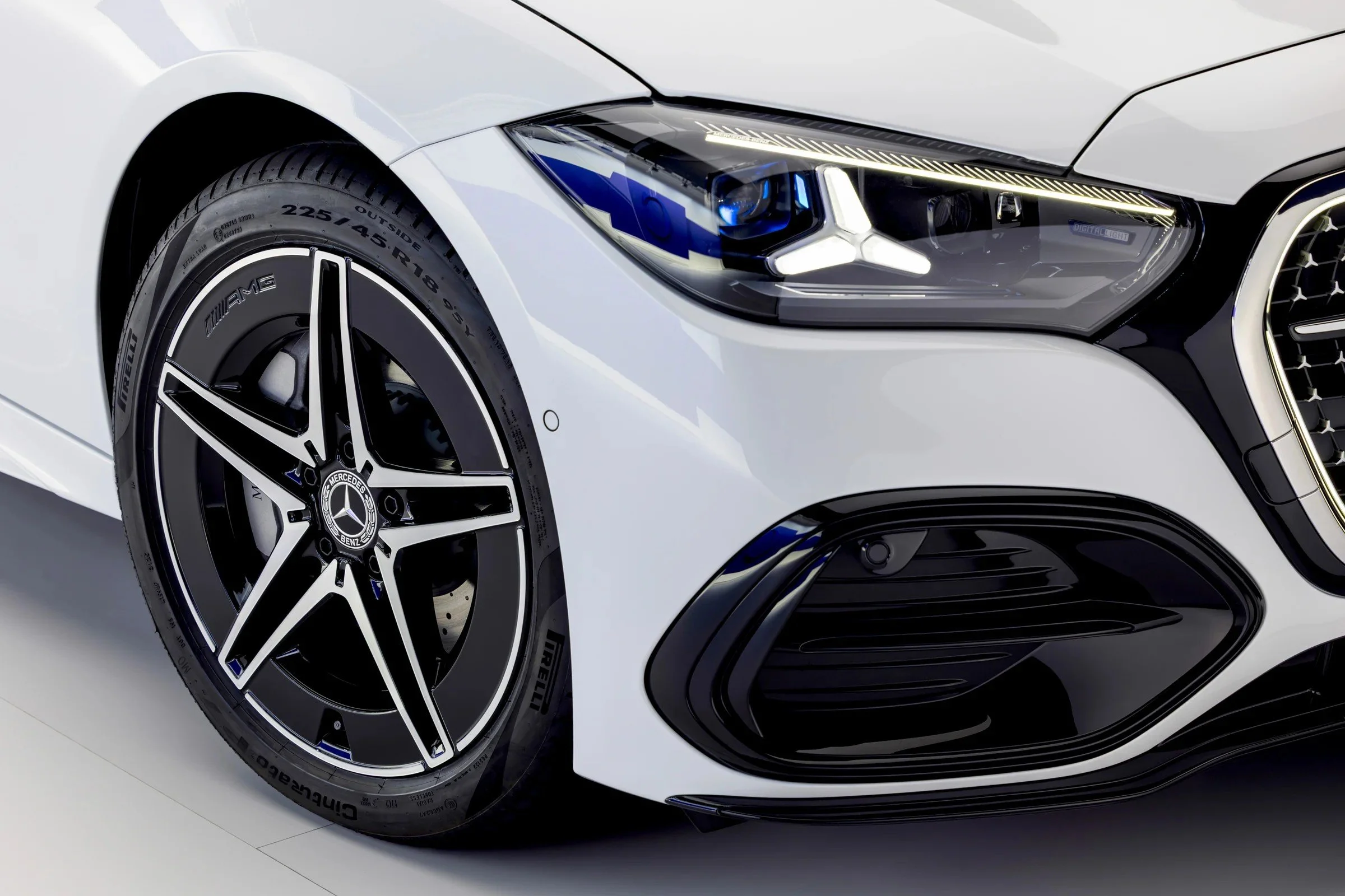 mercedes-benz-klasy-c-limuzyna-2026-detal-12.jpg