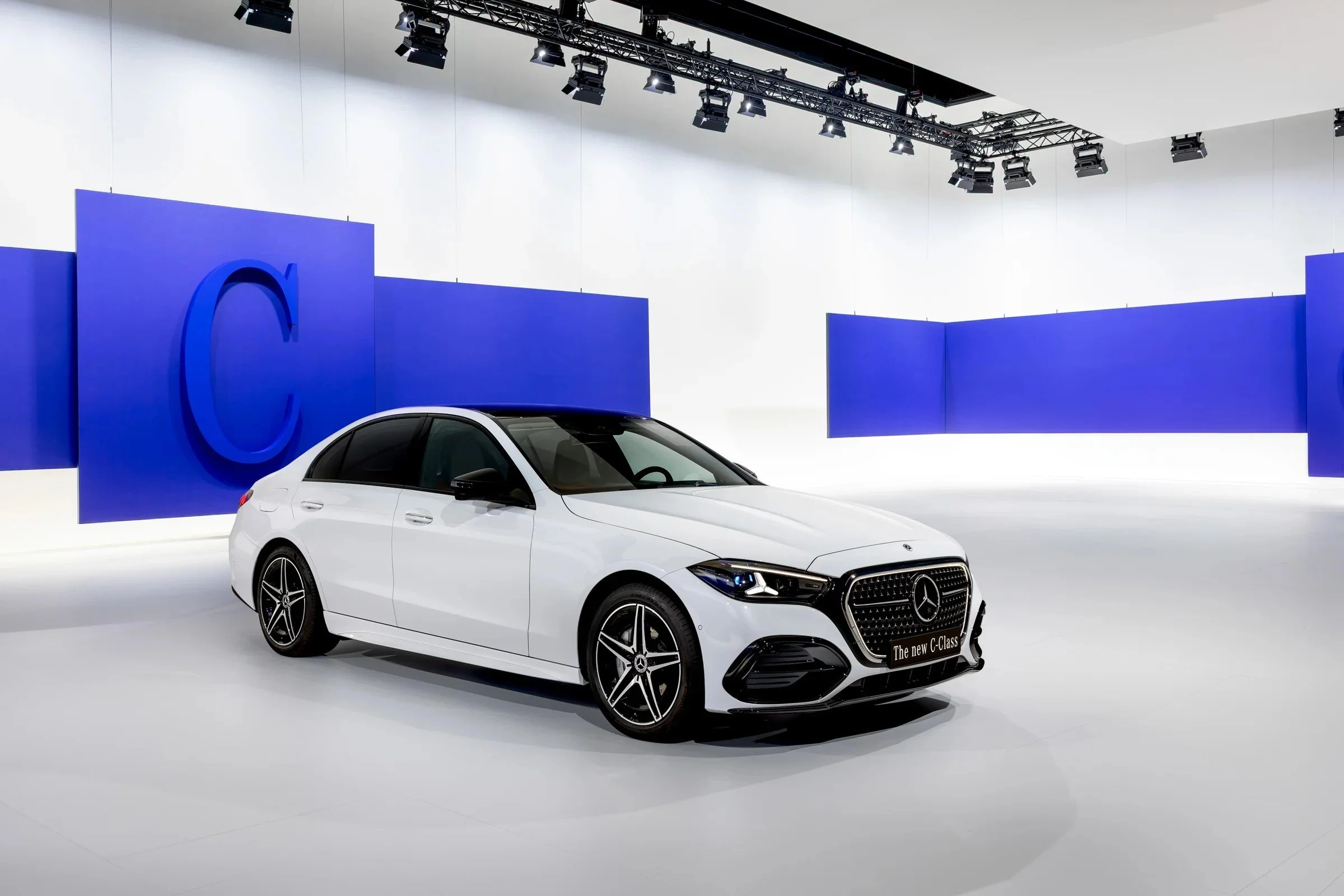 mercedes-benz-klasy-c-limuzyna-2026-widok-z-przodu-05.jpg